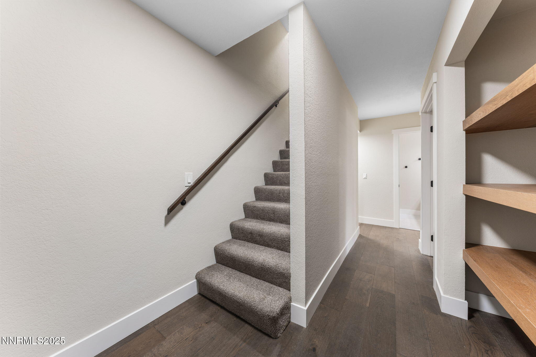 21-web-or-mls-221 Lark-22