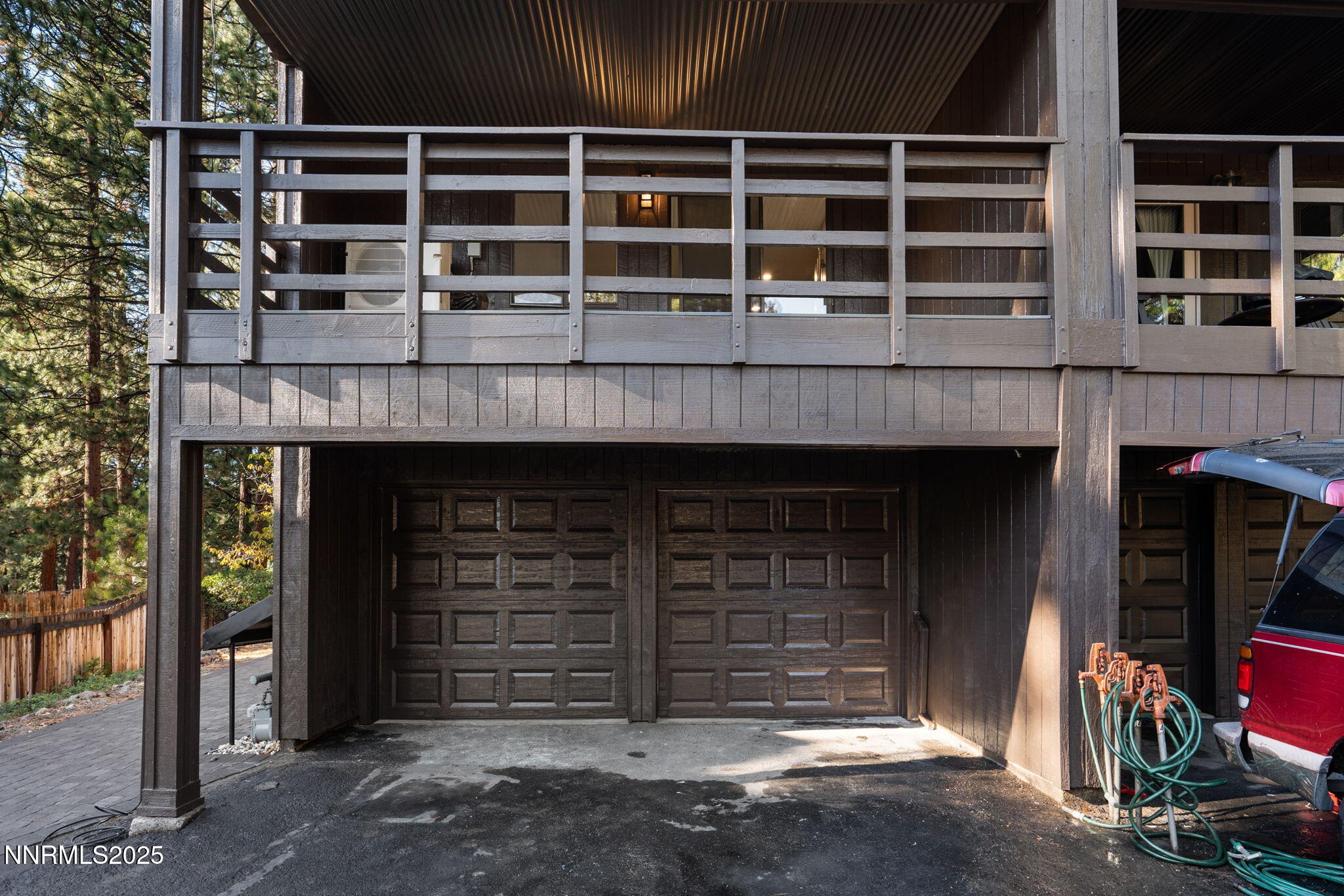 31-web-or-mls-221 Lark-32