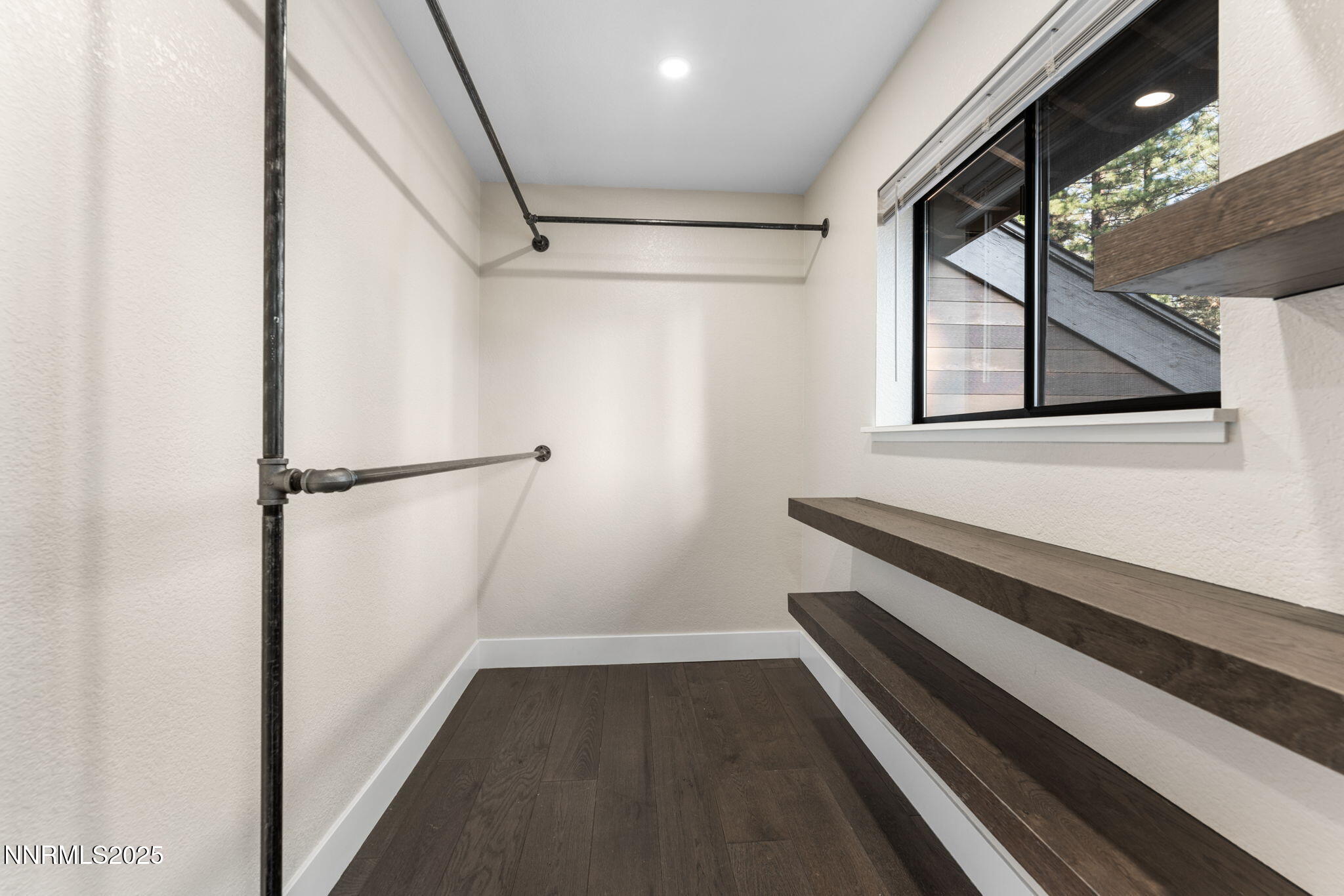 17-web-or-mls-221 Lark-18