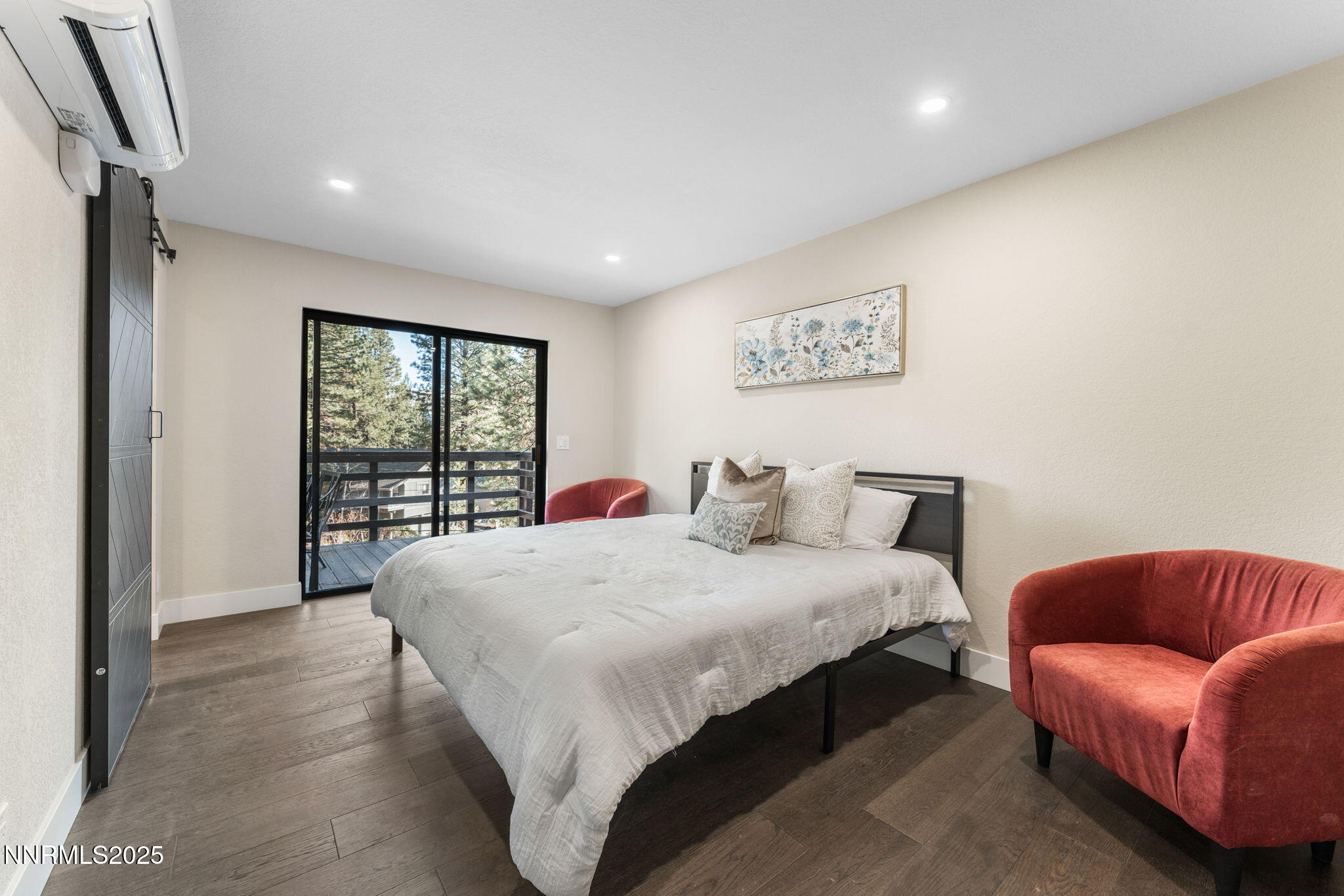 15-web-or-mls-221 Lark-16