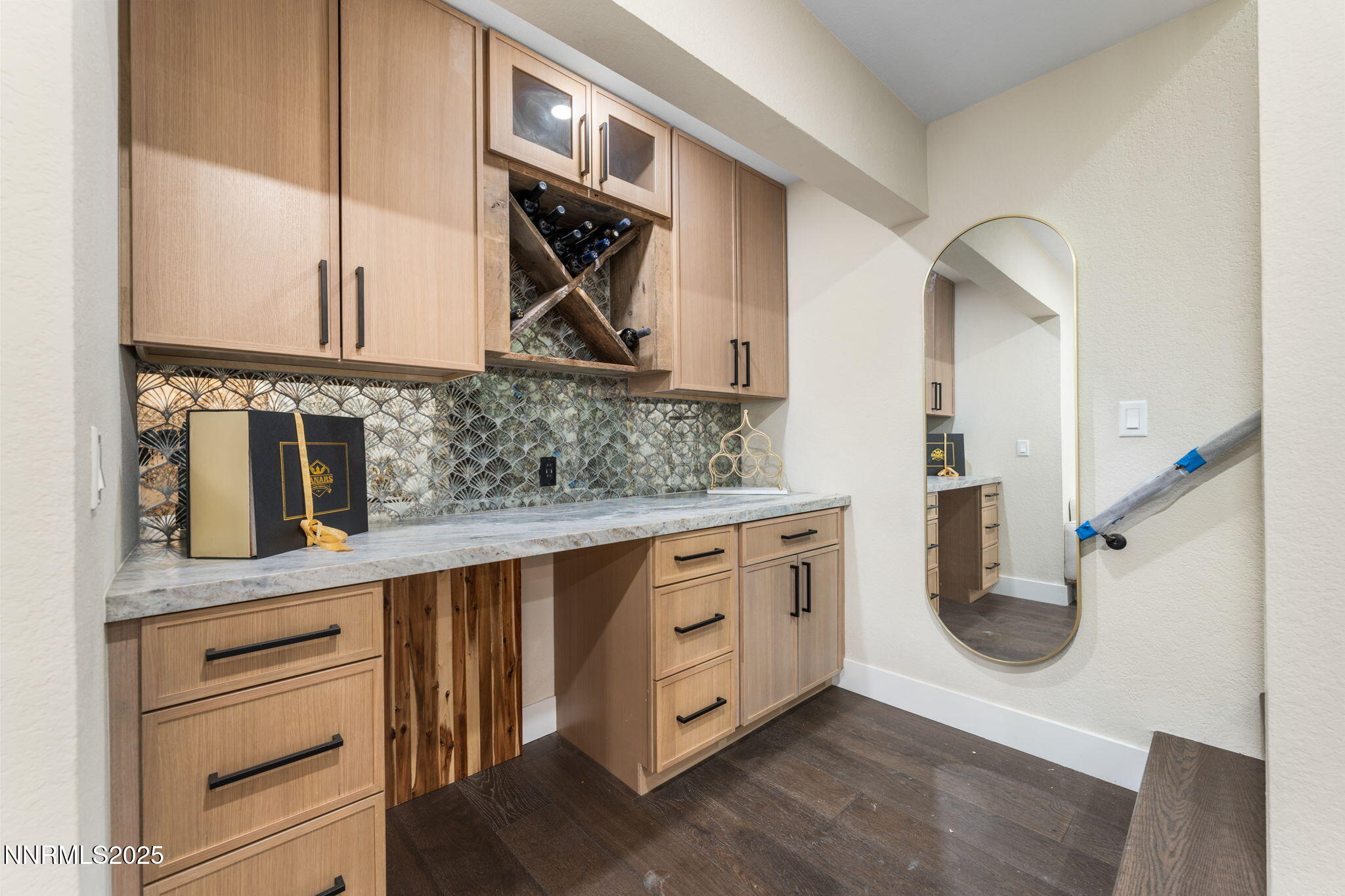 10-web-or-mls-221 Lark-11