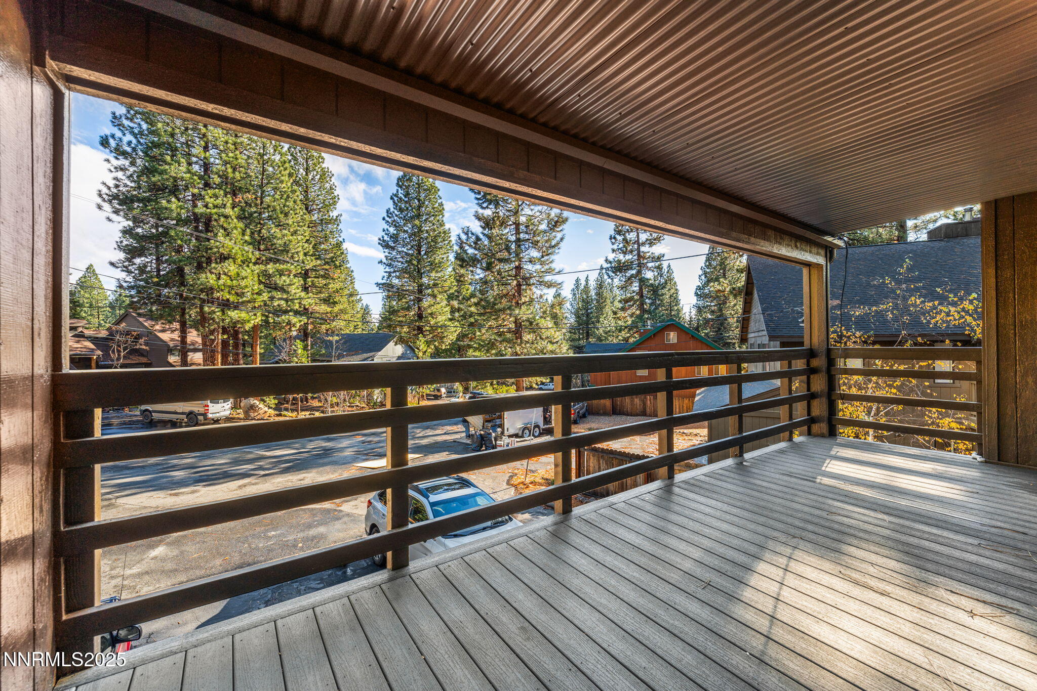 11-web-or-mls-221 Lark-13