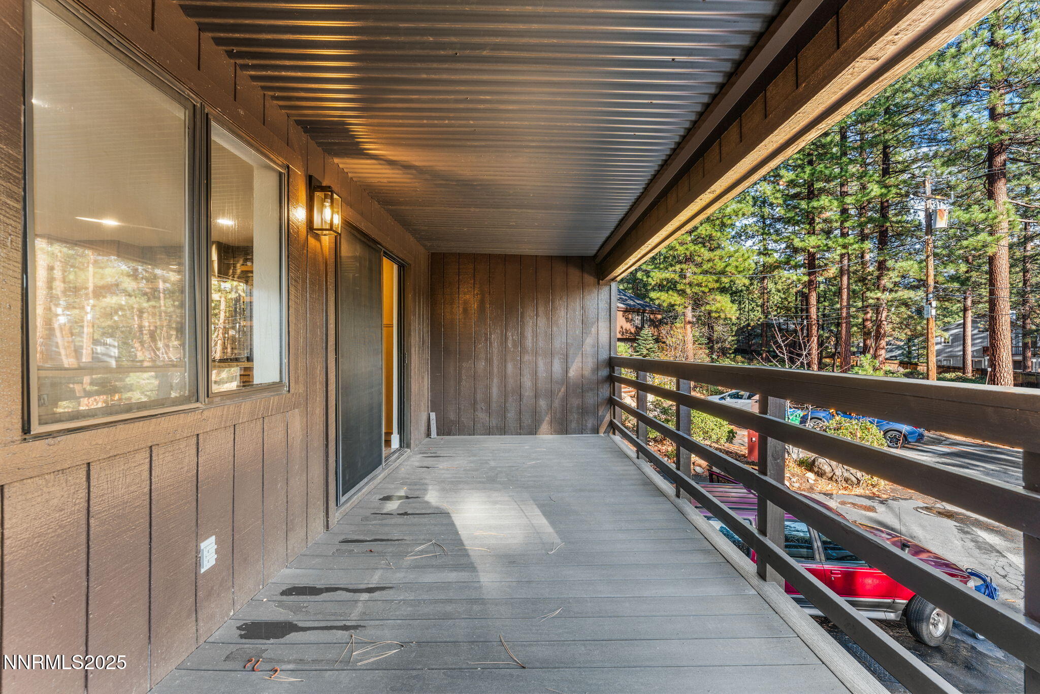 14-web-or-mls-221 Lark-12