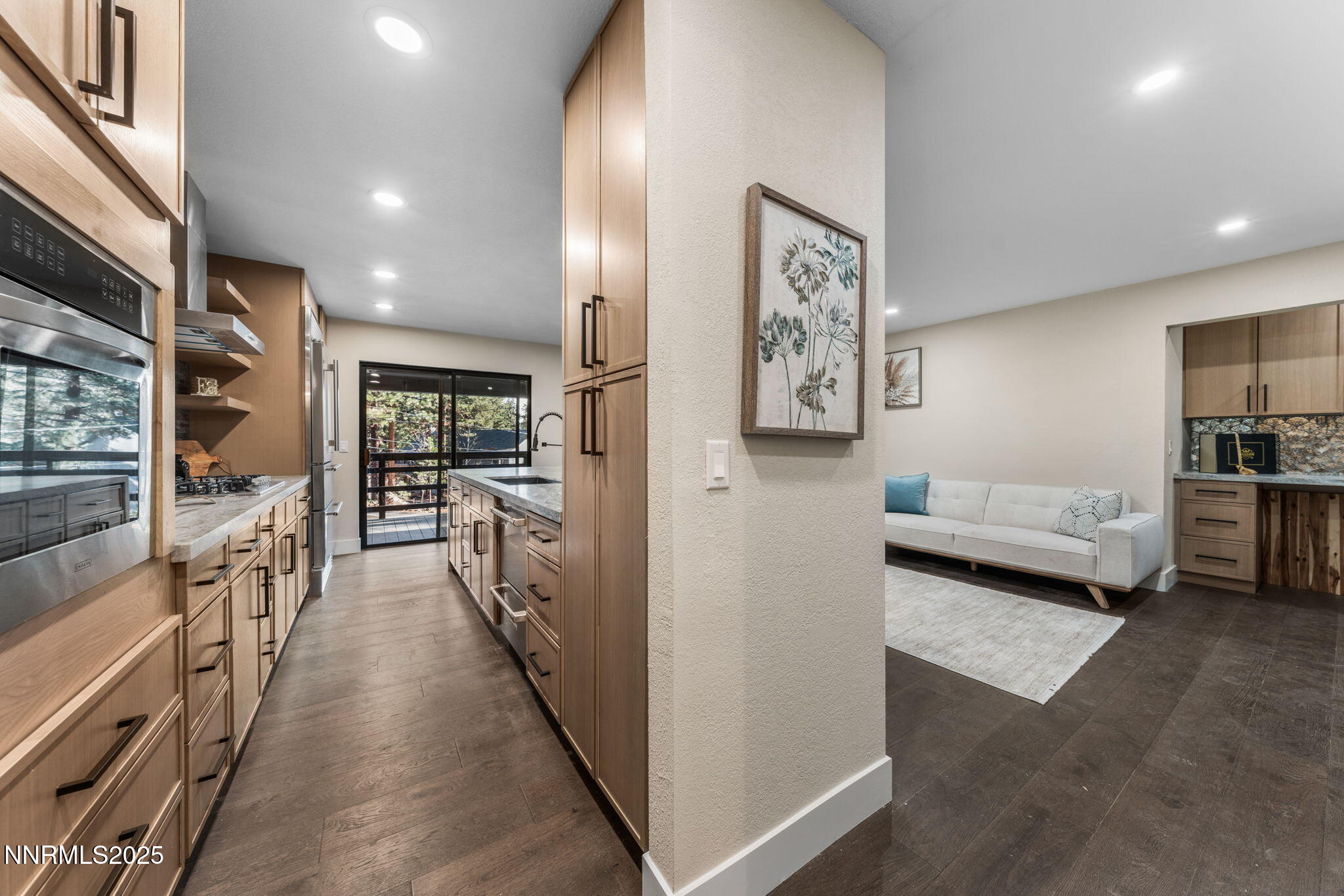 33-web-or-mls-221 Lark