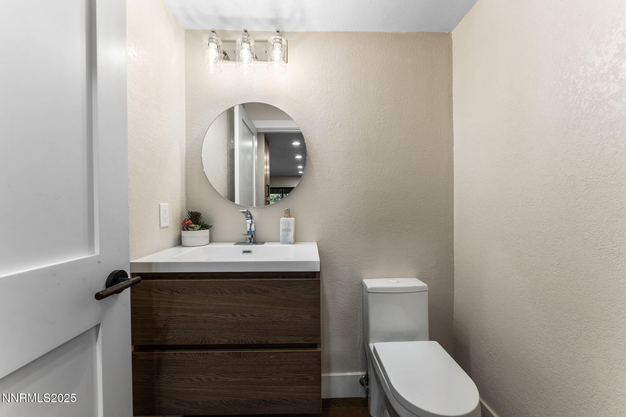 1-web-or-mls-221 Lark-2