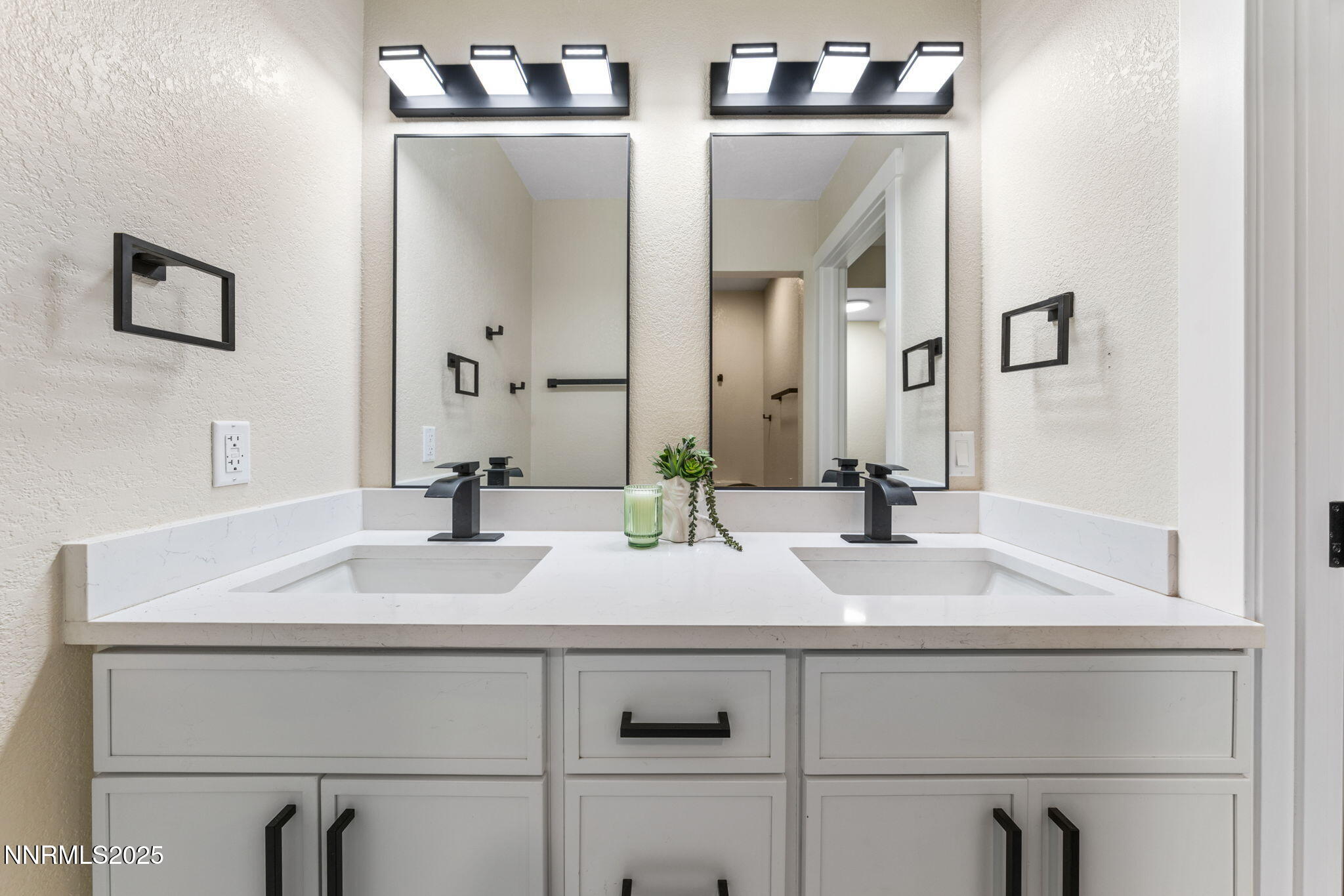 13-web-or-mls-221 Lark-15