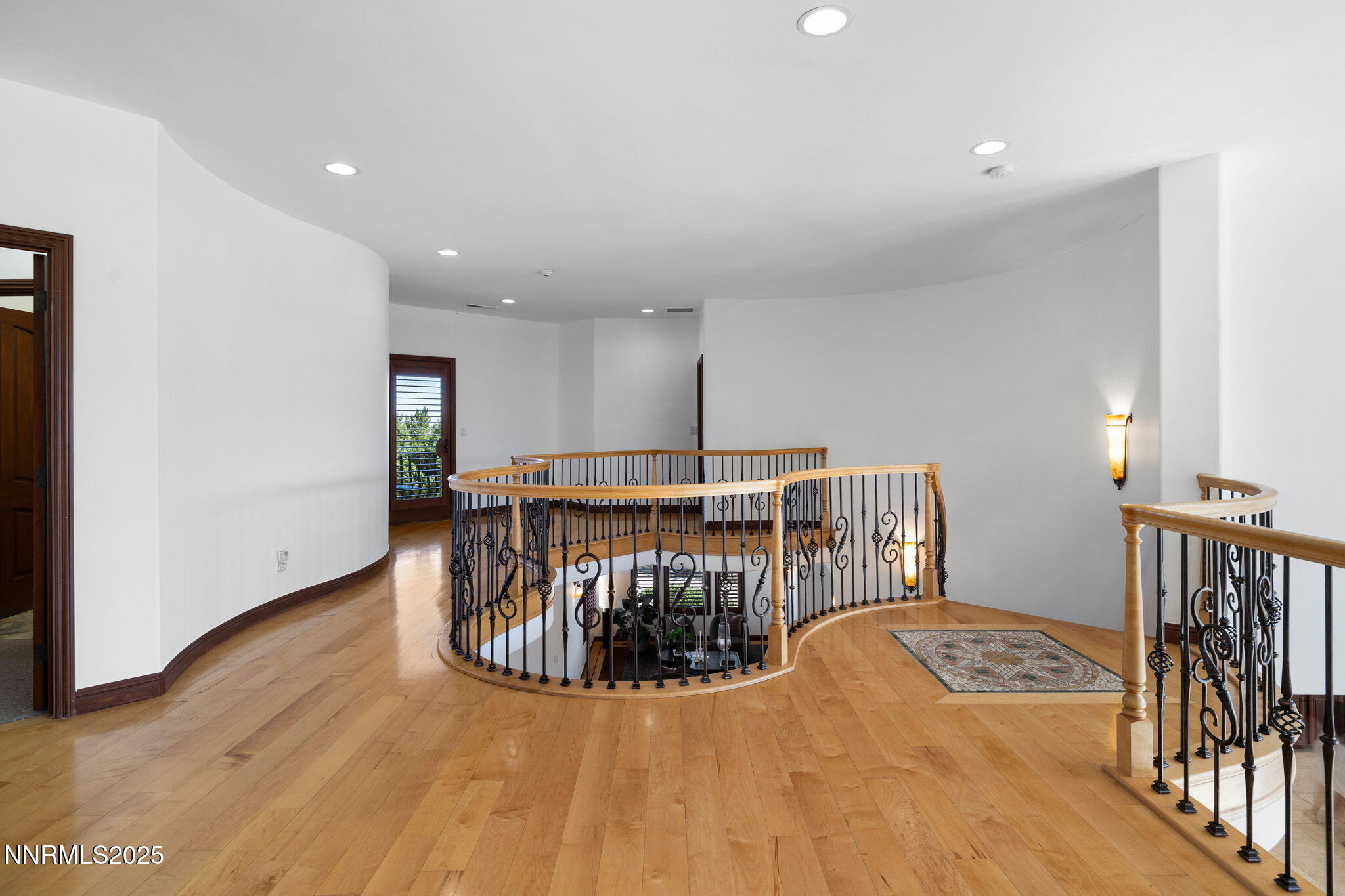 18-web-or-mls-12900 Silver Wolf-21