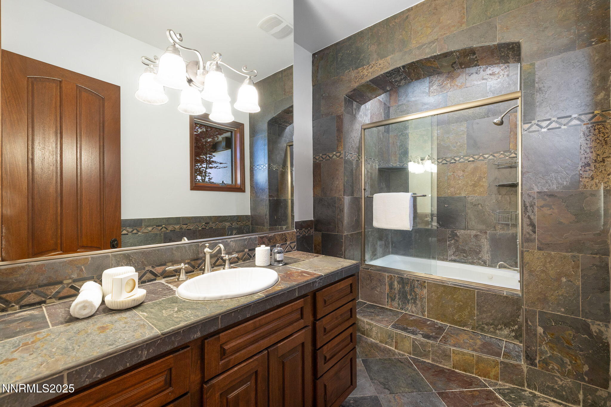 6-web-or-mls-12900 Silver Wolf-8