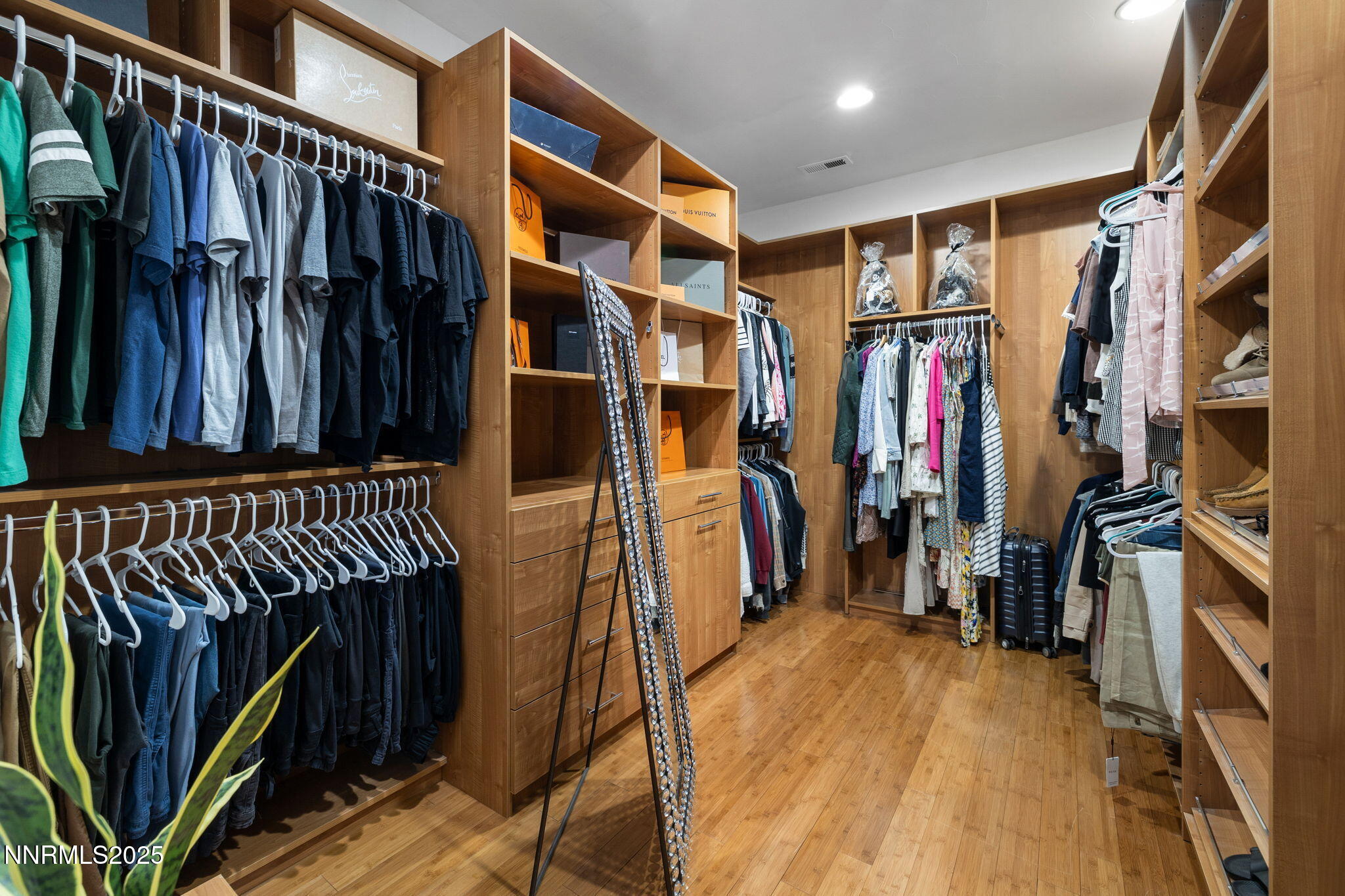 27-web-or-mls-12900 Silver Wolf-30