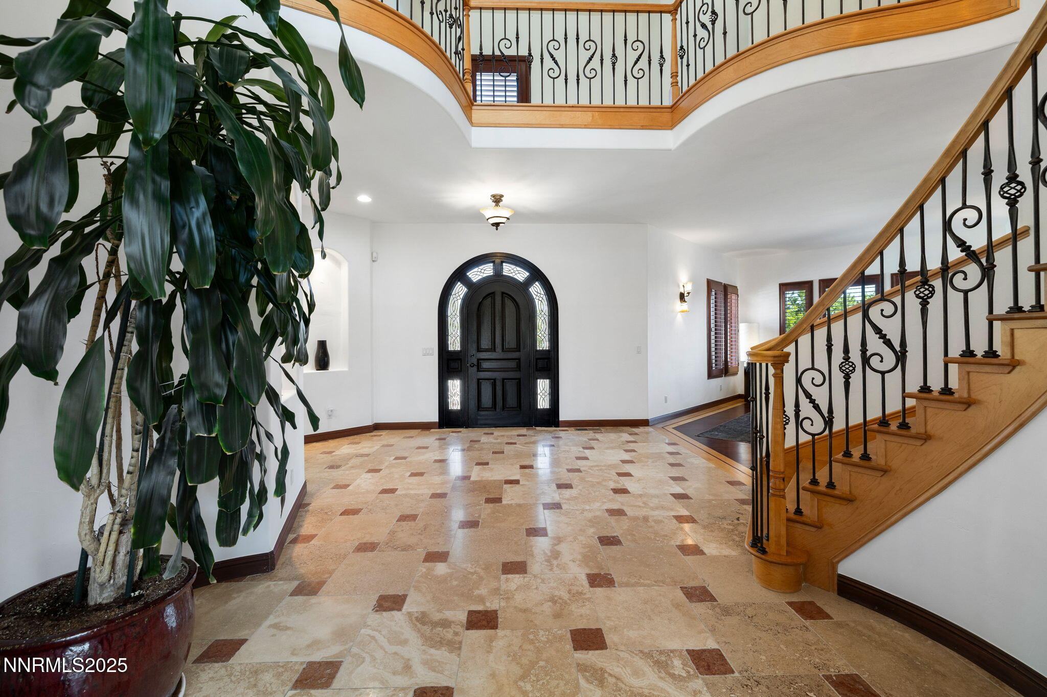 43-web-or-mls-12900 Silver Wolf