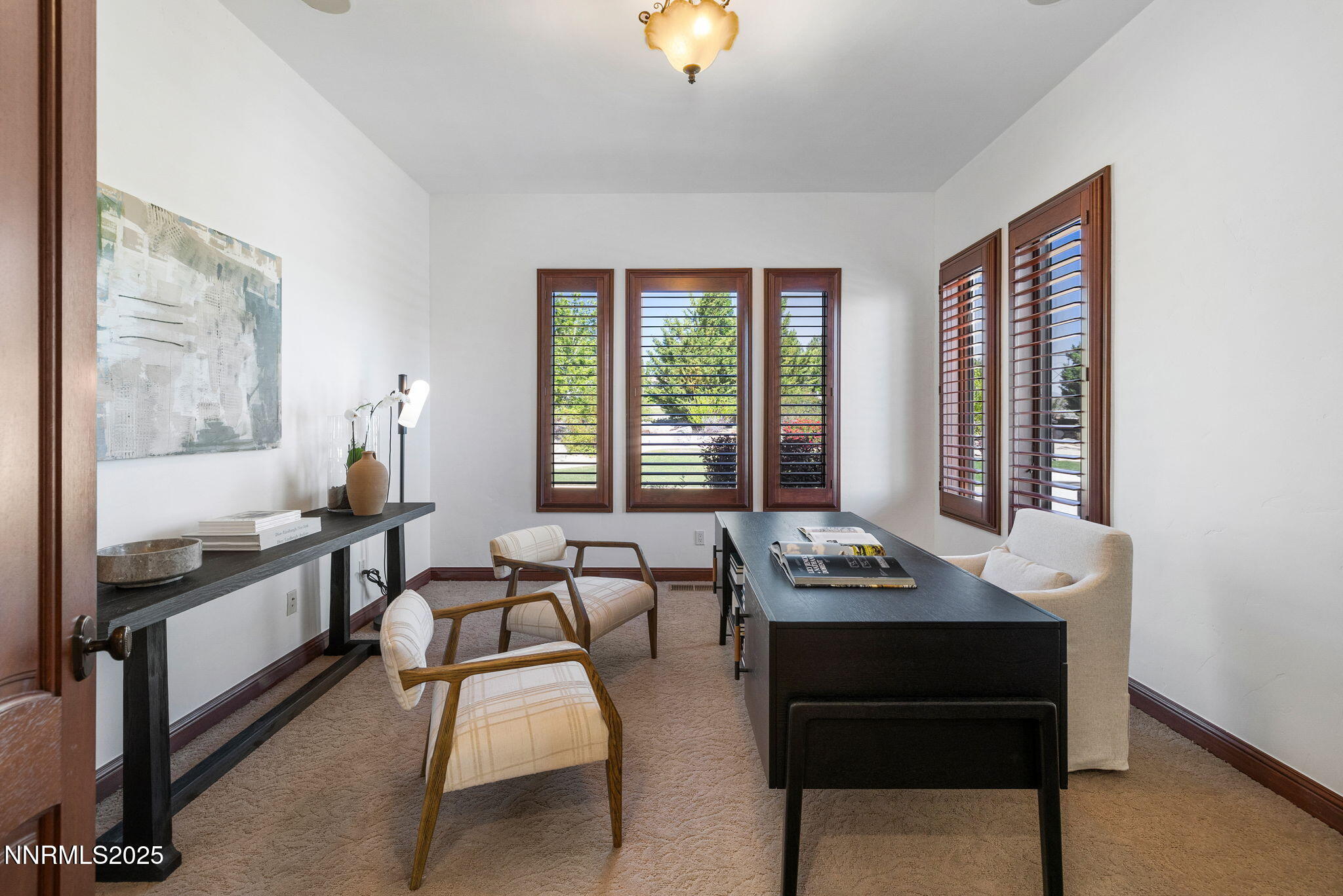 3-web-or-mls-12900 Silver Wolf-3