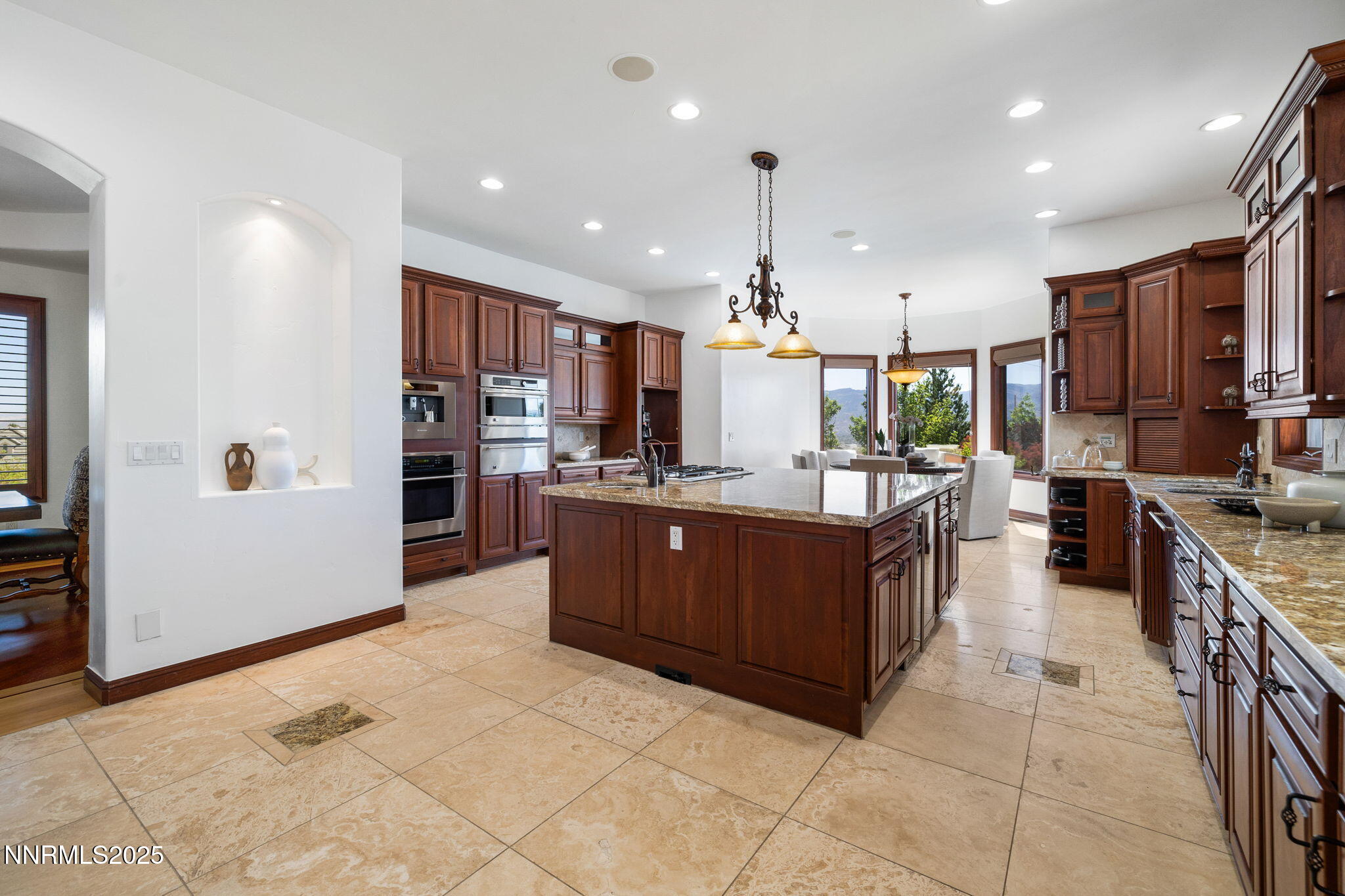 15-web-or-mls-12900 Silver Wolf-16