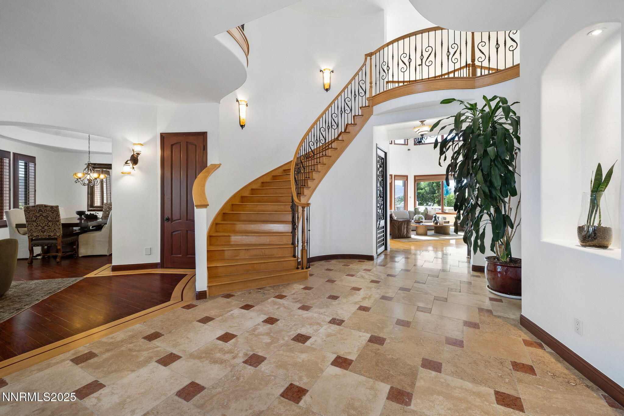 1-web-or-mls-12900 Silver Wolf-2