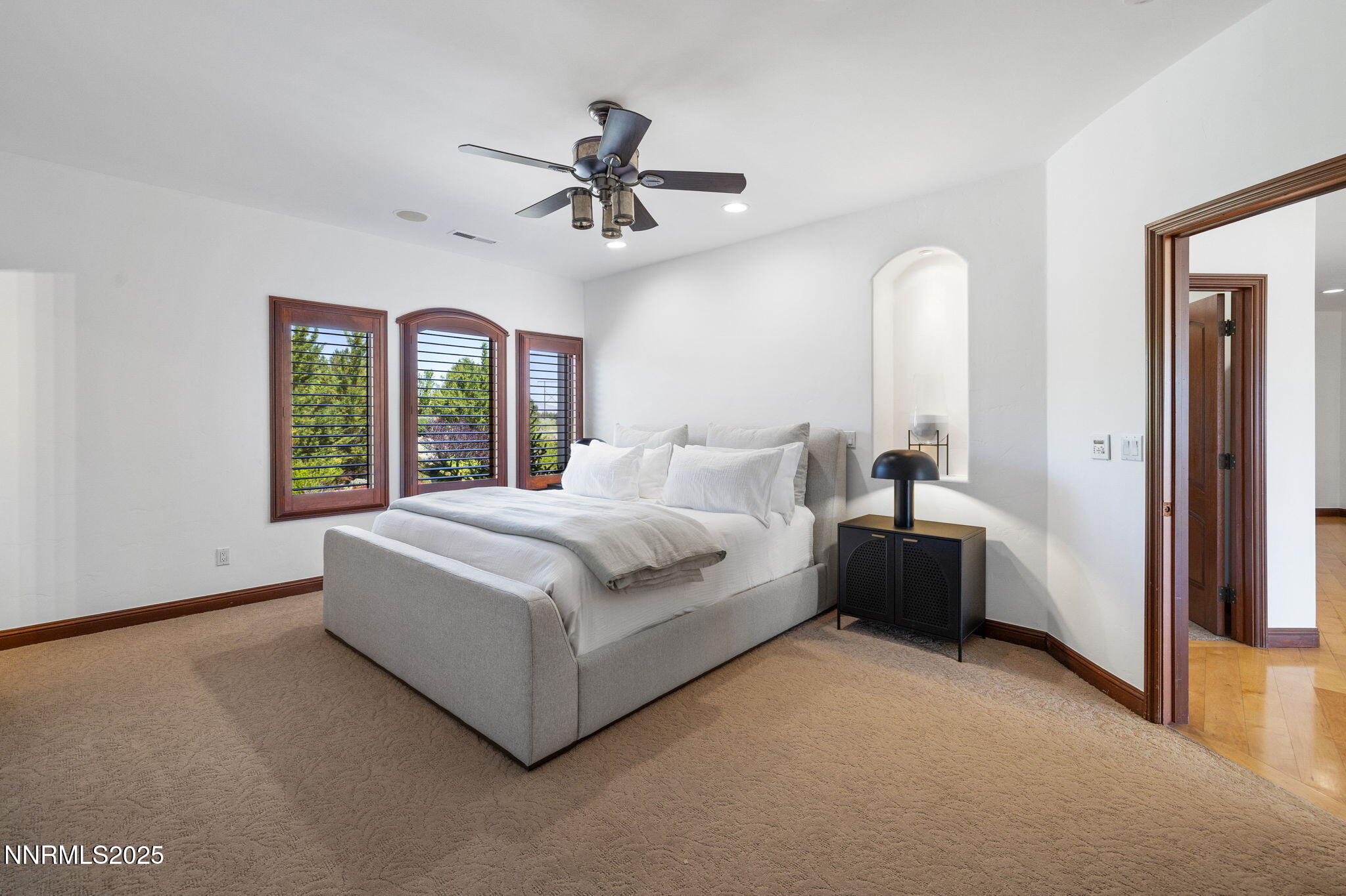 19-web-or-mls-12900 Silver Wolf-23