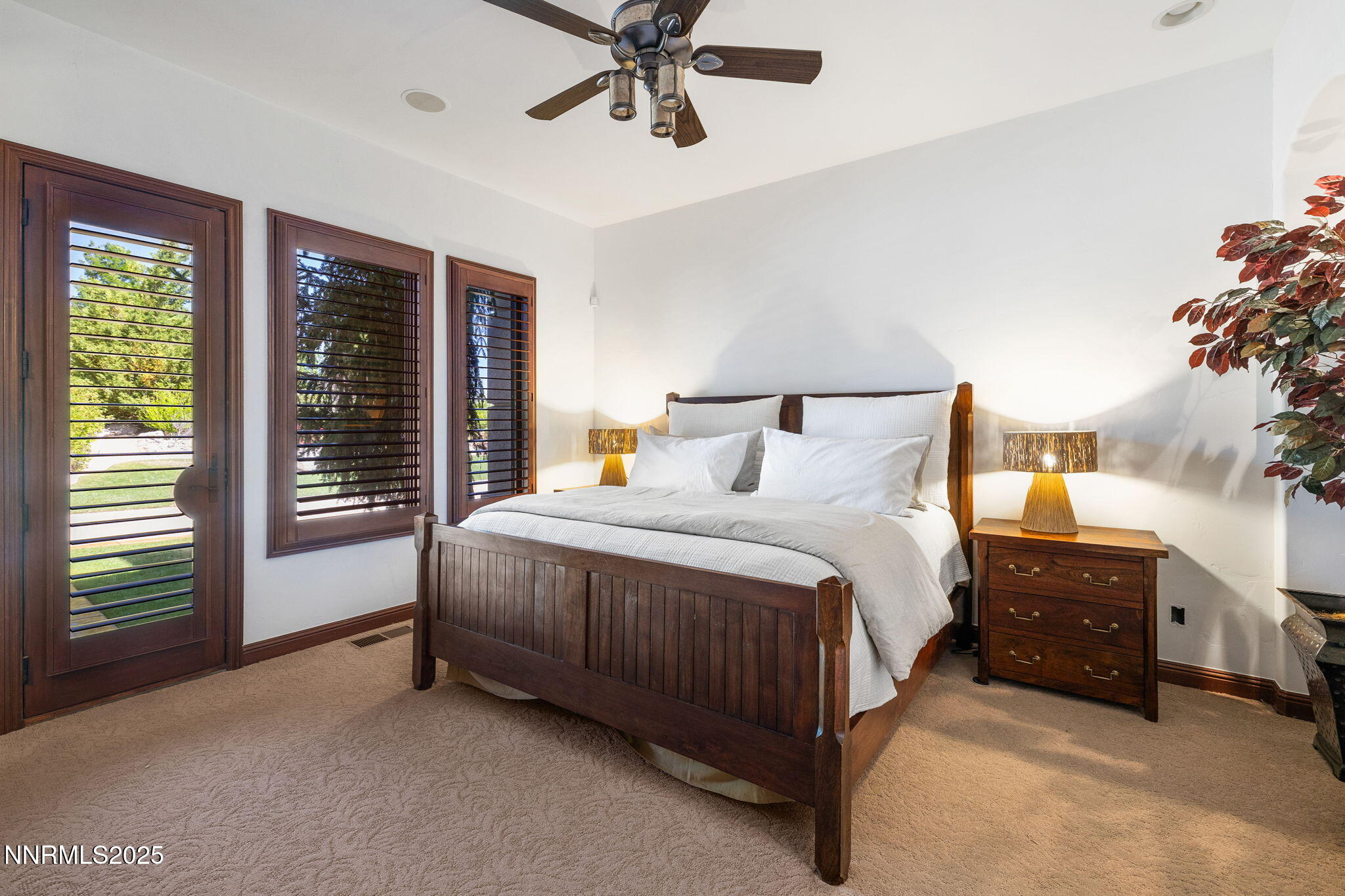 5-web-or-mls-12900 Silver Wolf-7