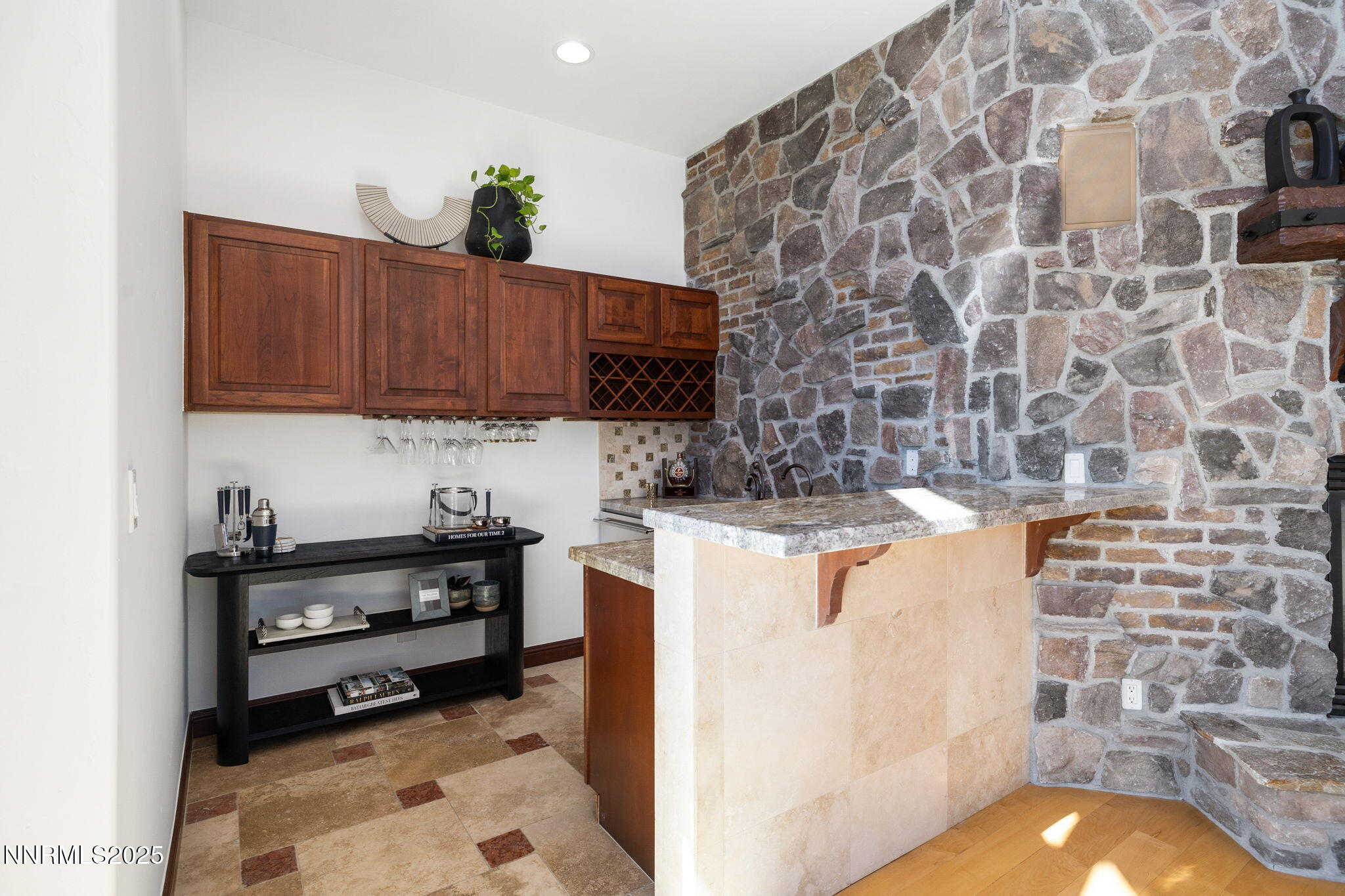 13-web-or-mls-12900 Silver Wolf-14