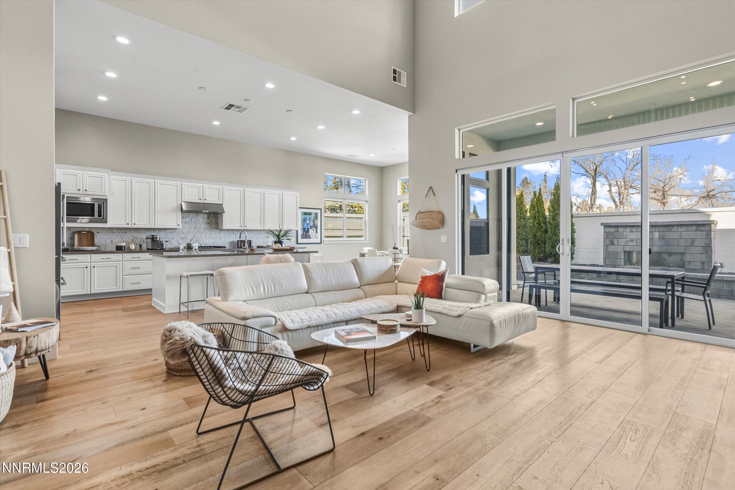 715 W Pleasant Oak Trail