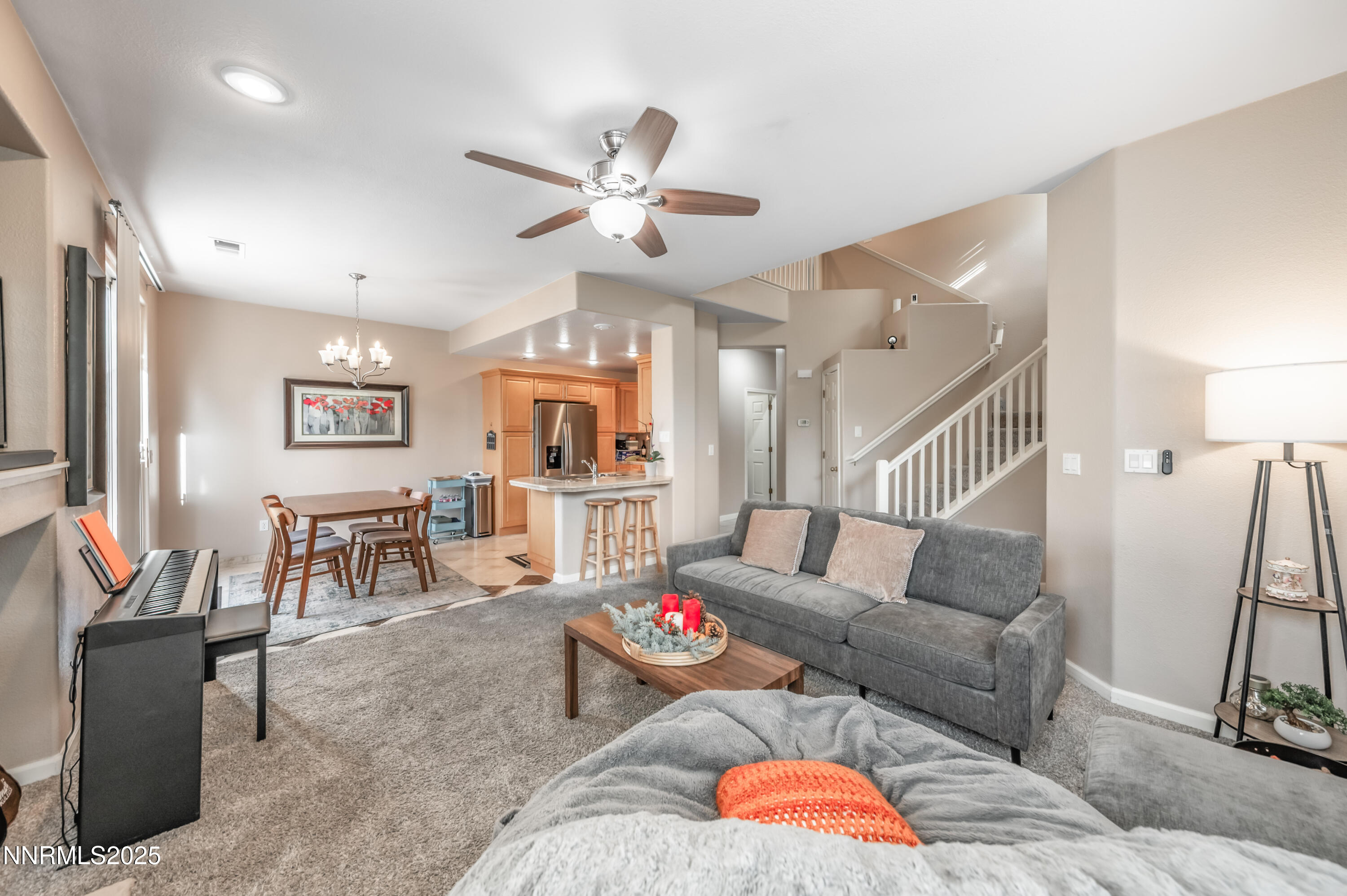 Open floor lvg dining kitchen