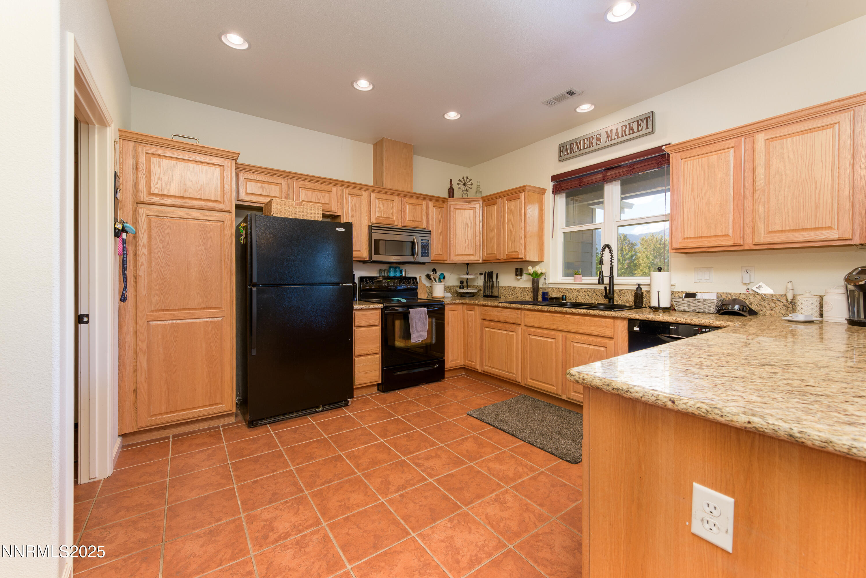 1030 Country Ln guest-4