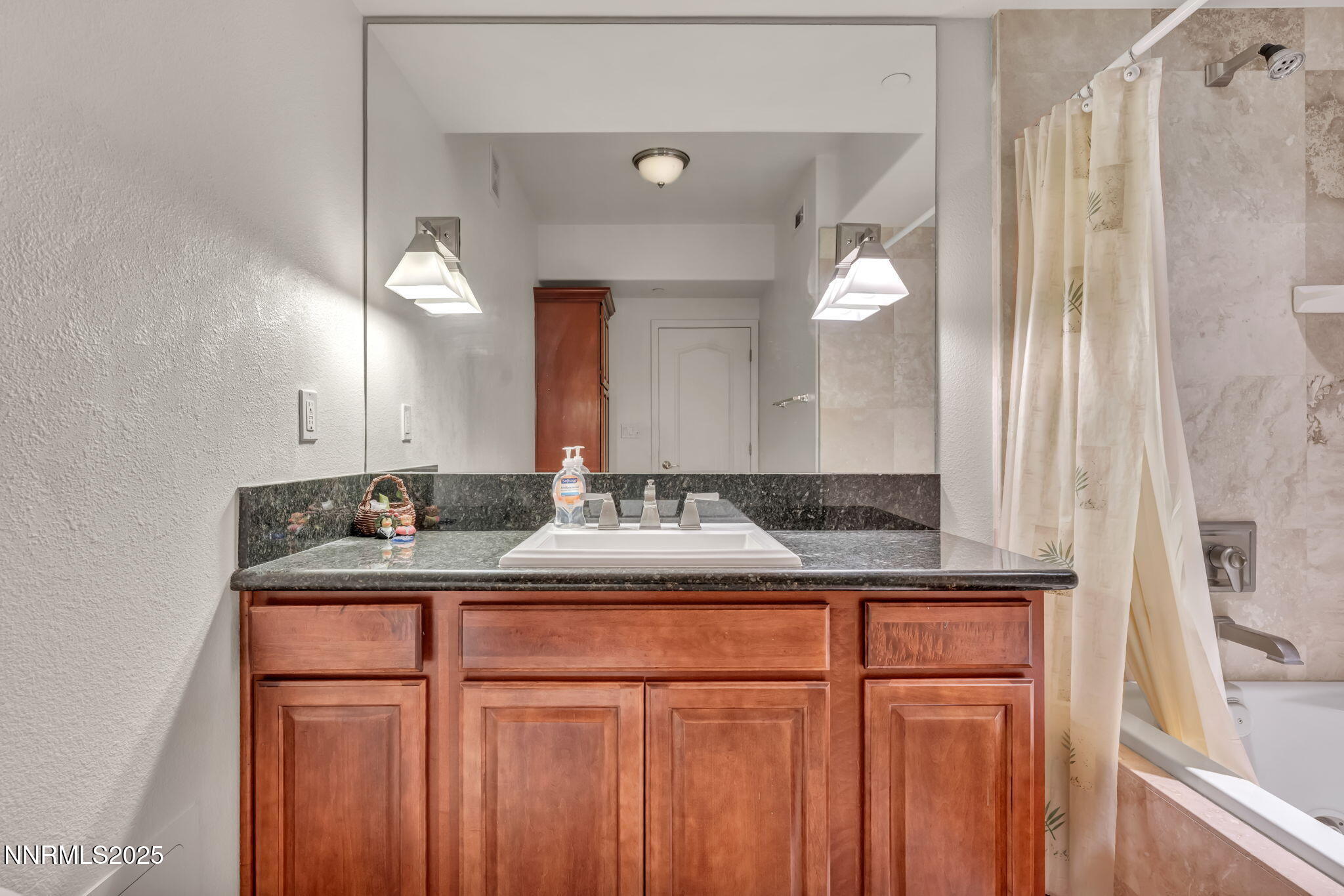38-web-or-mls-200-w-2nd-st-apt-1103