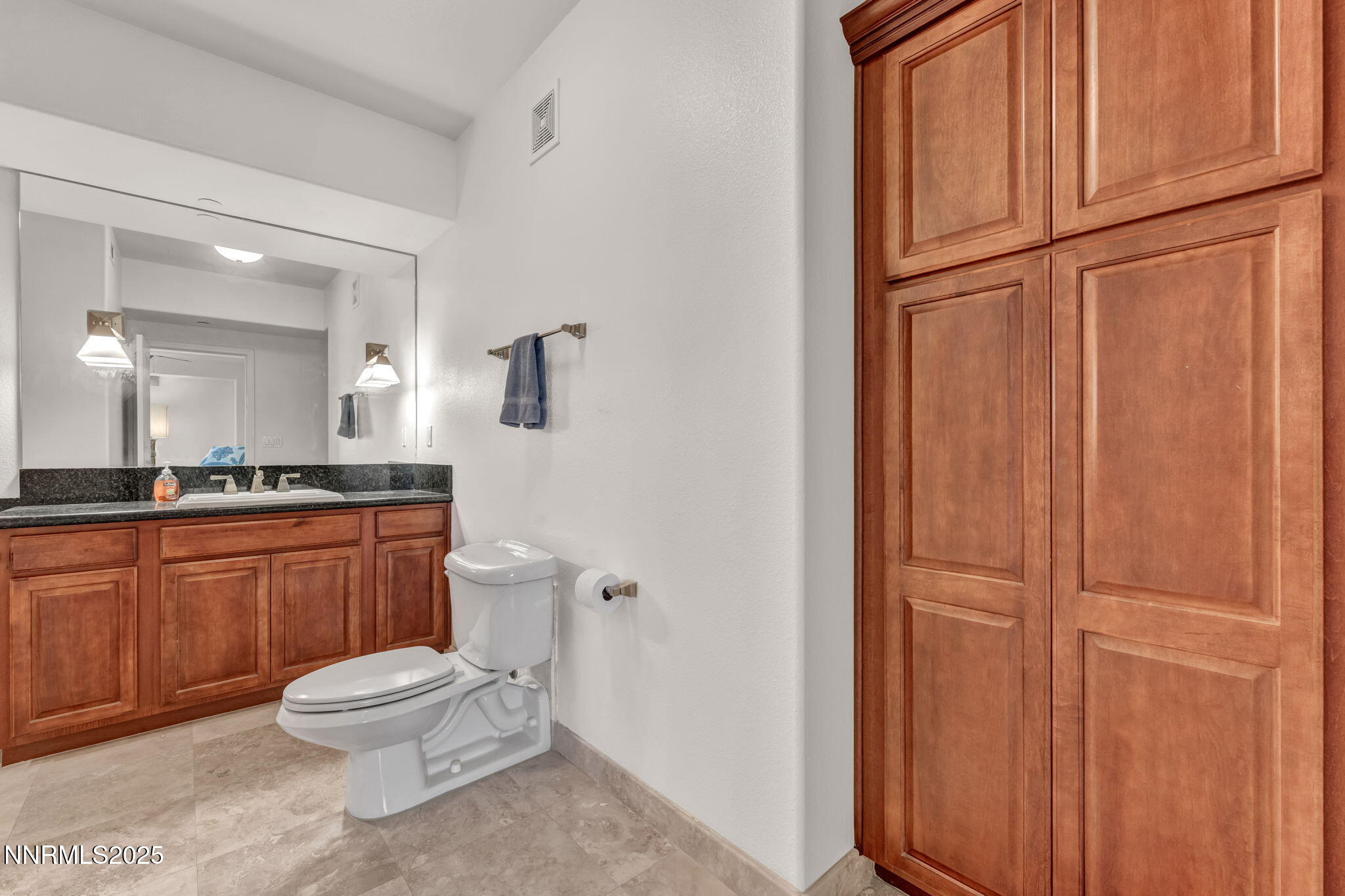 2nd Primary bathroomuite