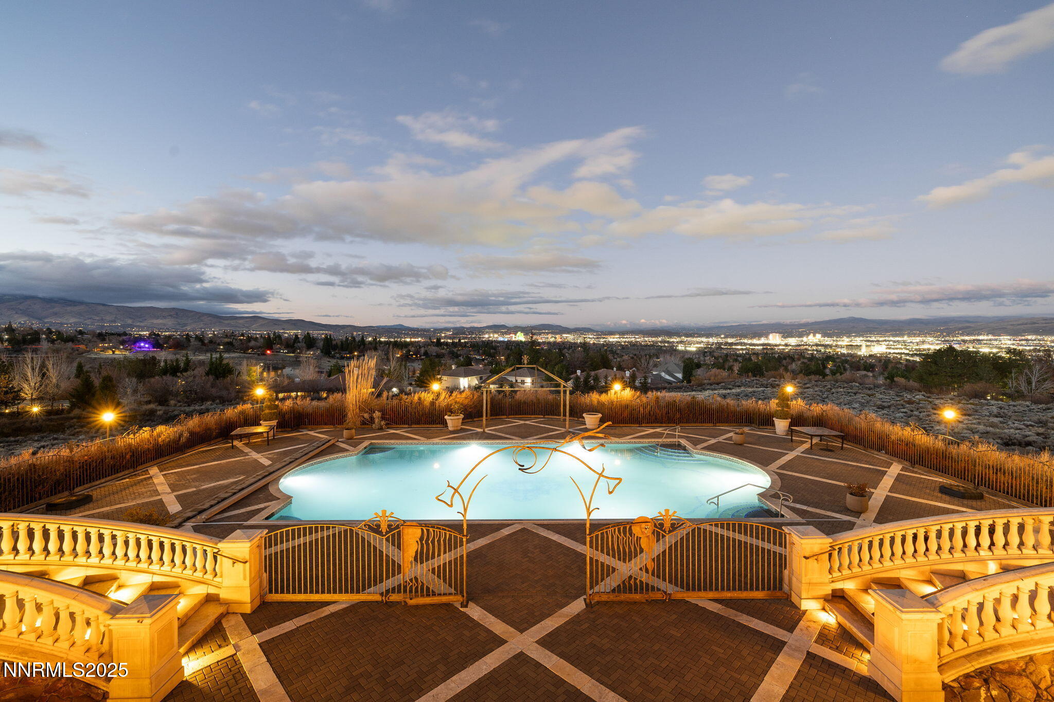 11-web-or-mls-2490 Manzanita-111