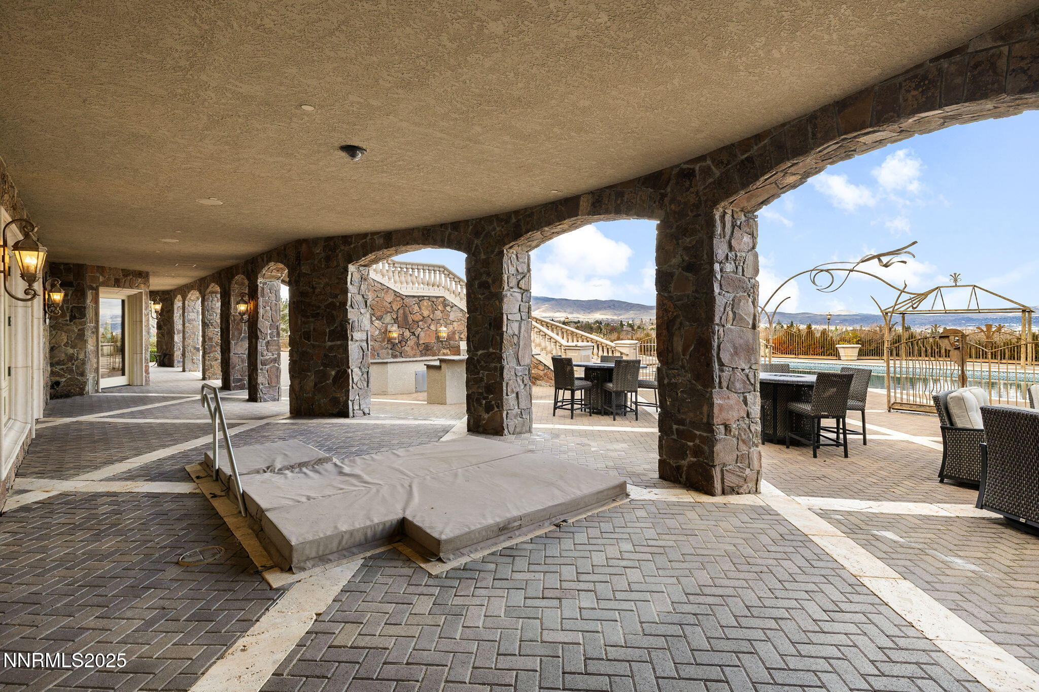 123-web-or-mls-2490 Manzanita-100