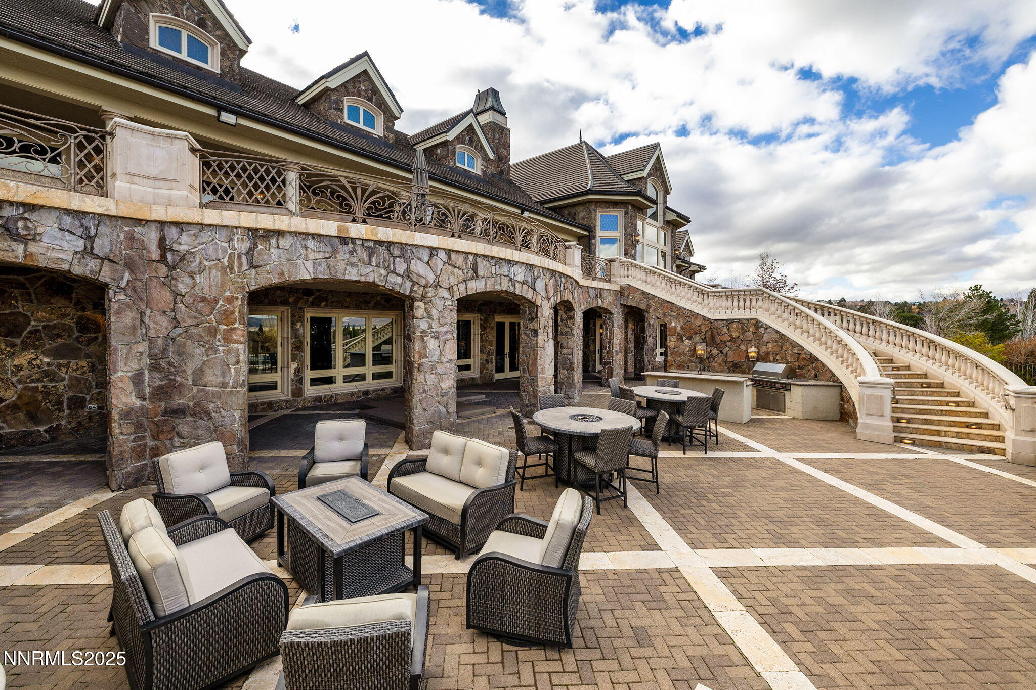 121-web-or-mls-2490 Manzanita-98