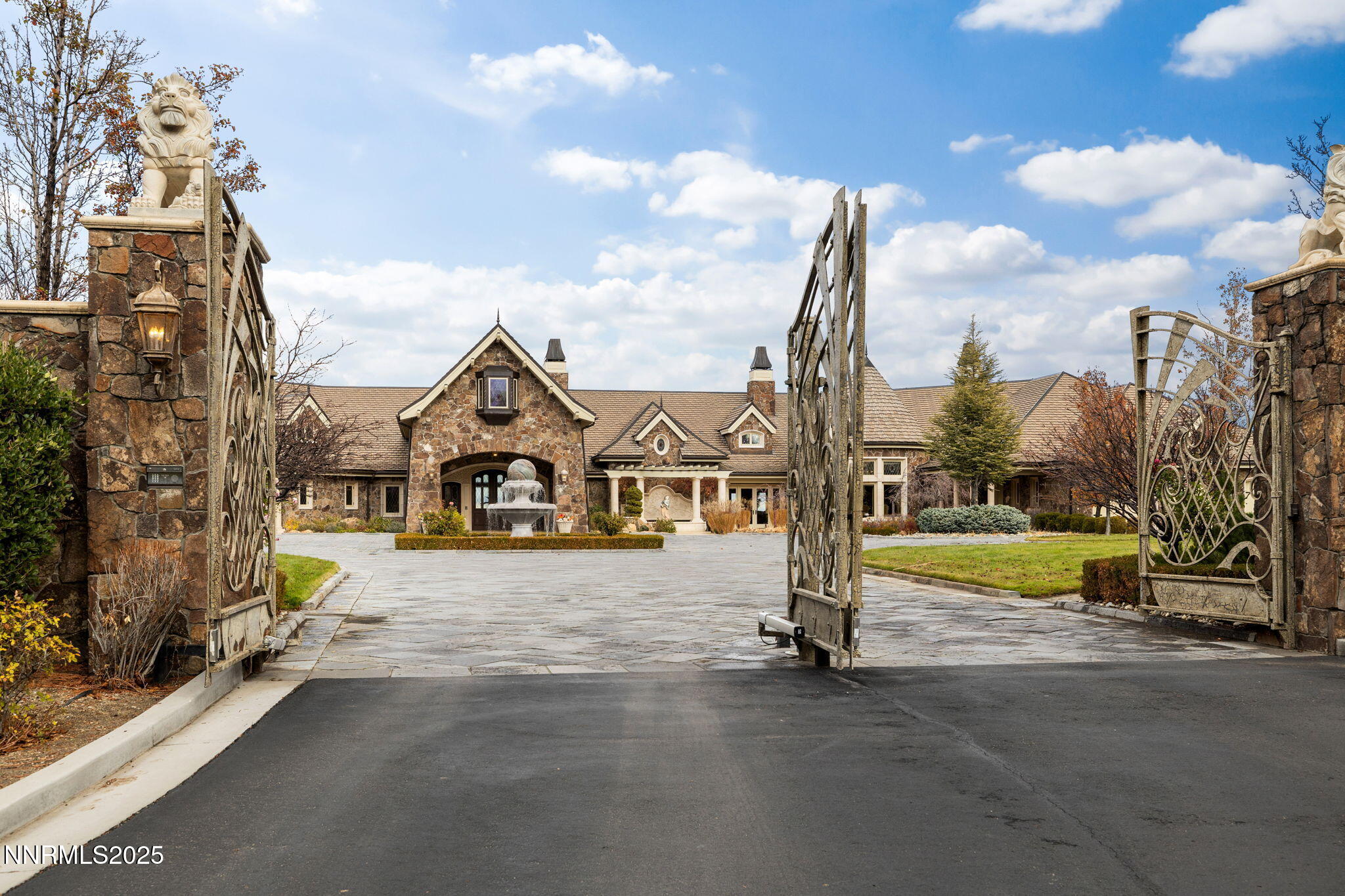 7-web-or-mls-2490 Manzanita-4