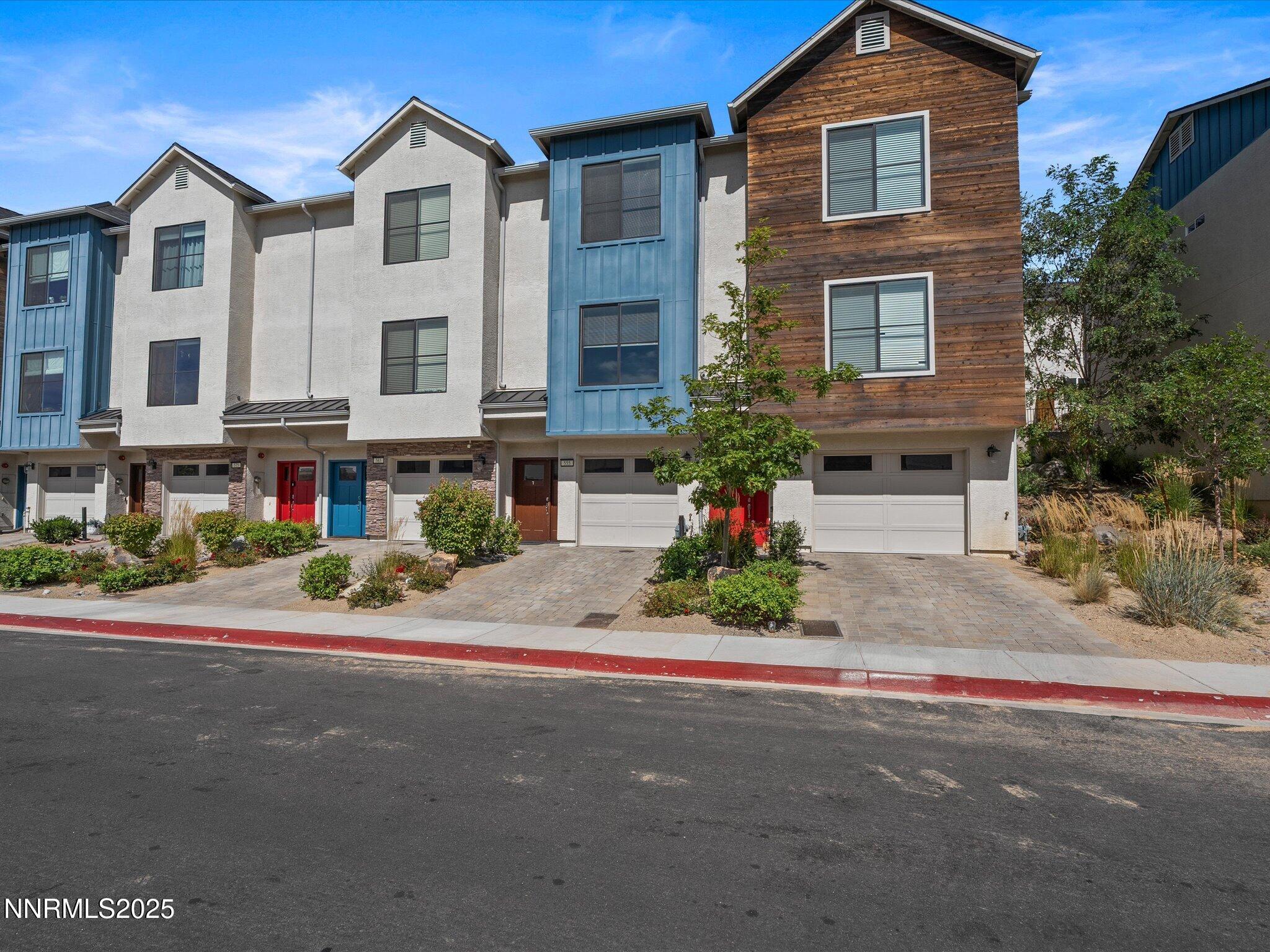 01-555 Logan Jacob Ln-100