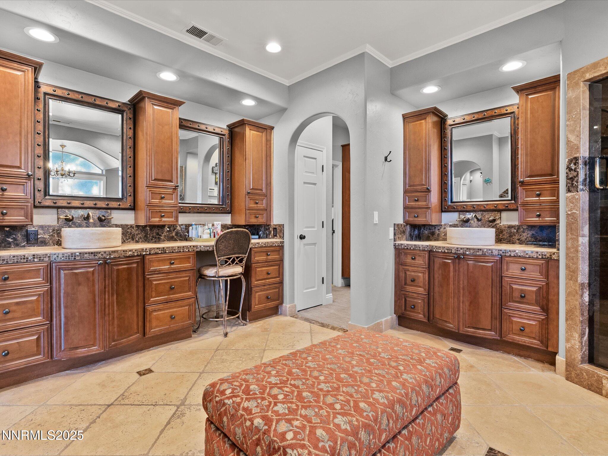 040-4515 Canyon Dr-142