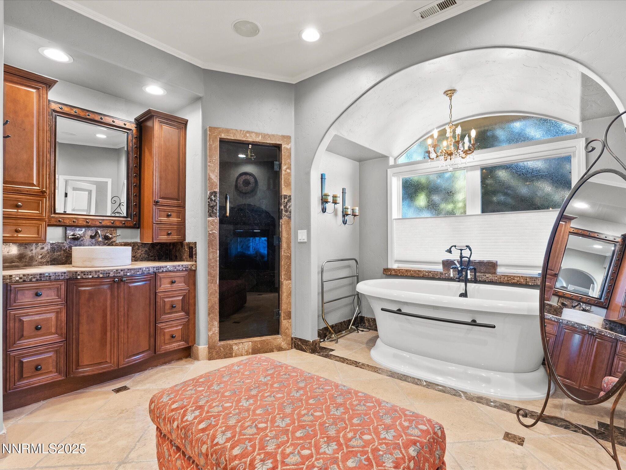 038-4515 Canyon Dr-140