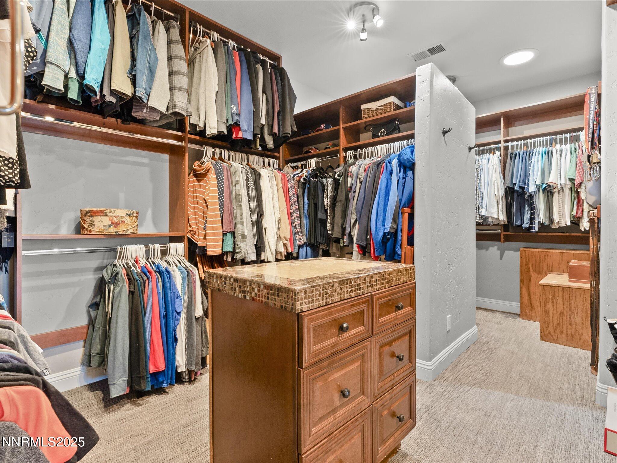 041-4515 Canyon Dr-143