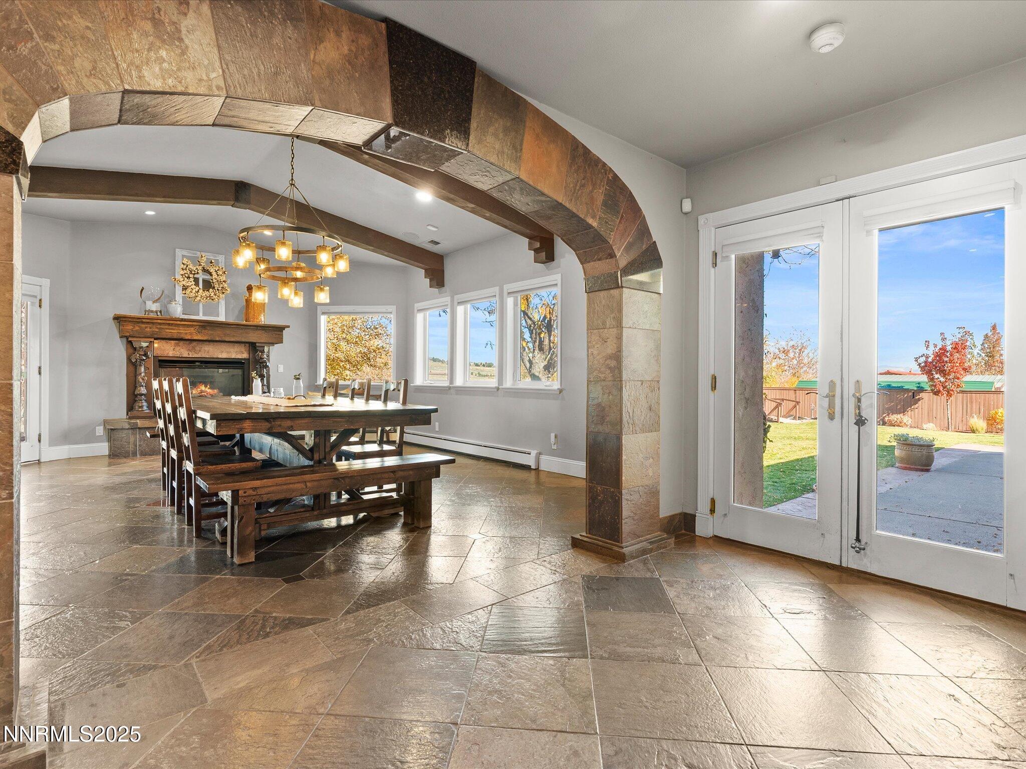 023-4515 Canyon Dr-125