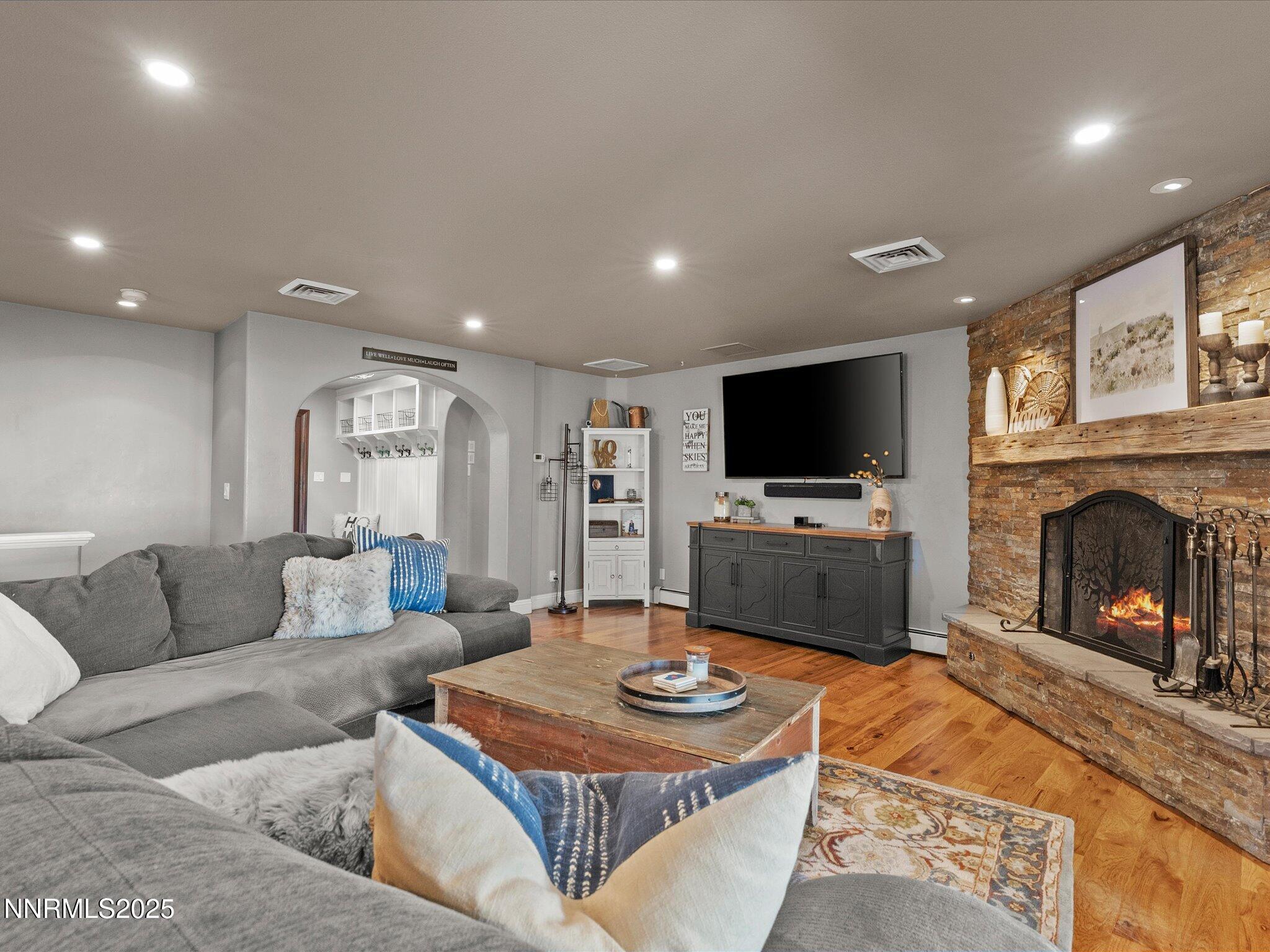 014-4515 Canyon Dr-116