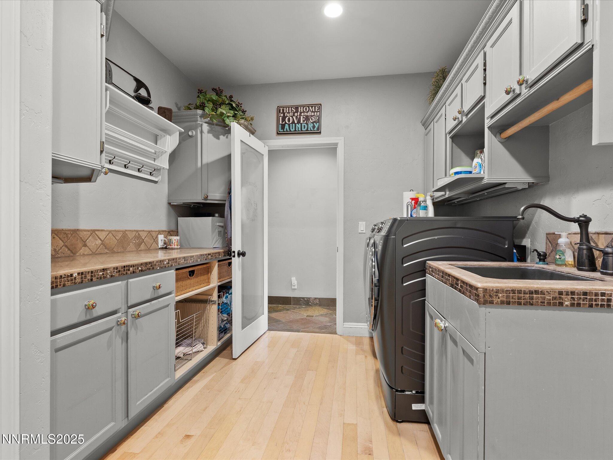 043-4515 Canyon Dr-145