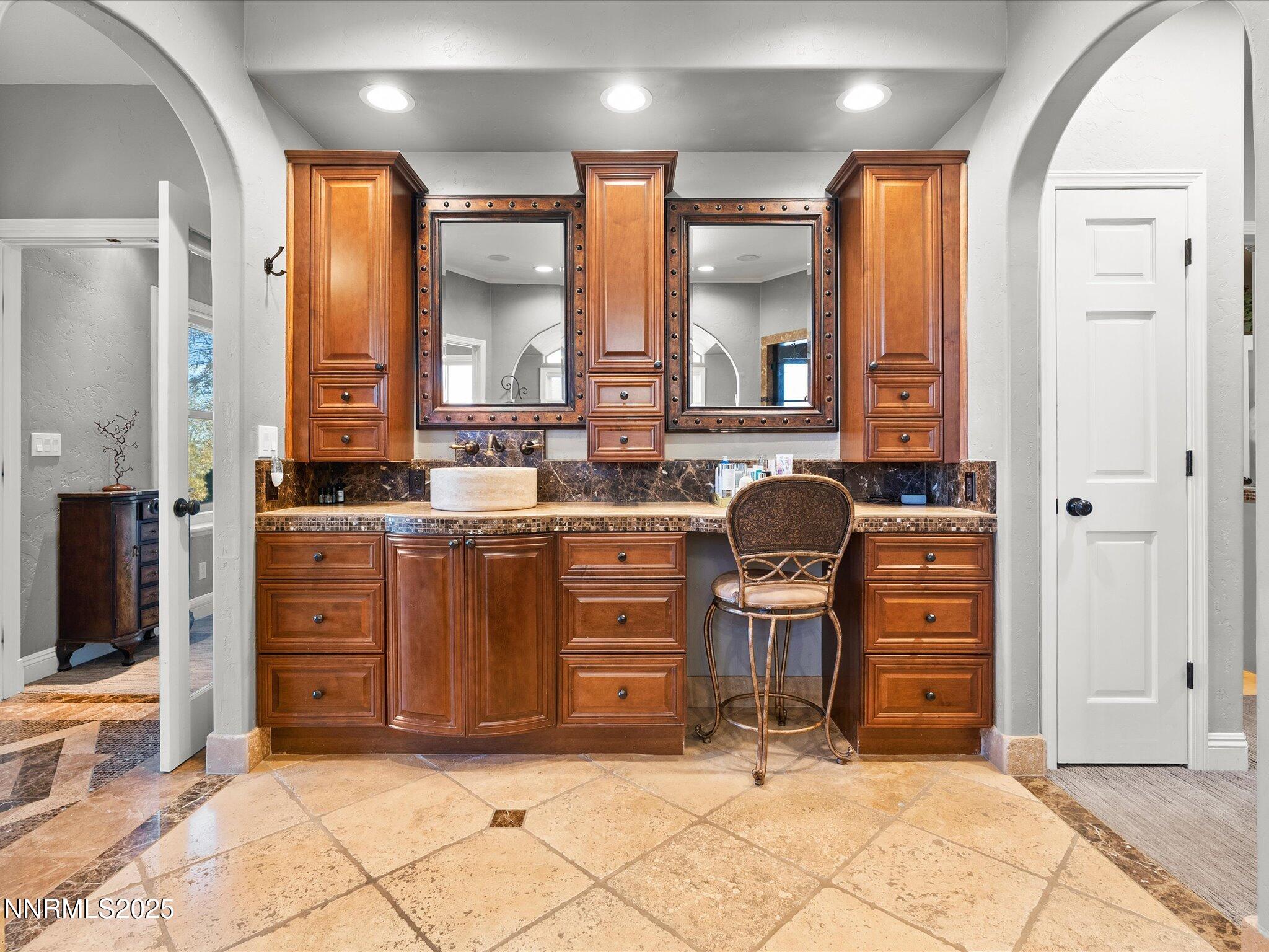 039-4515 Canyon Dr-141