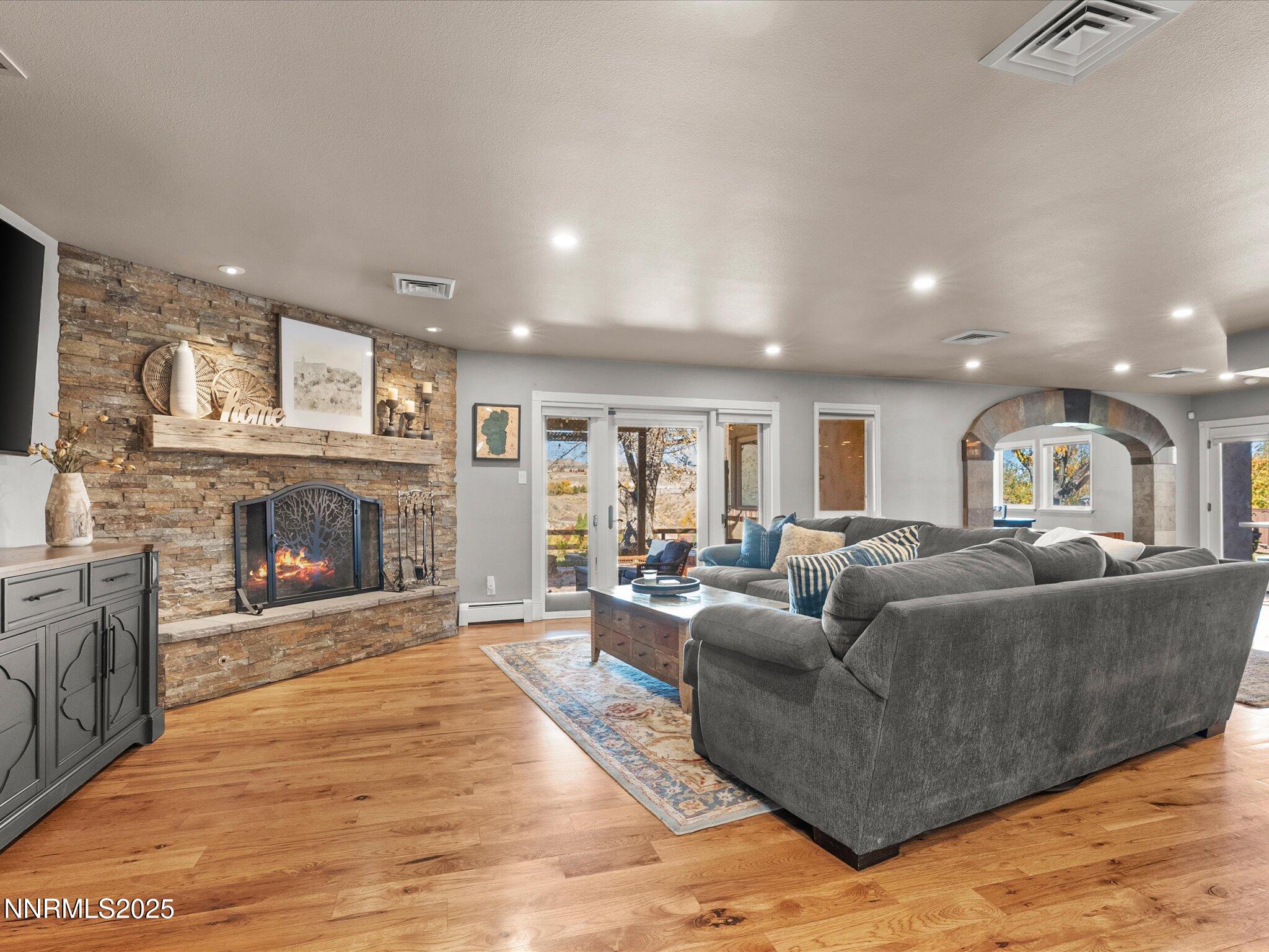 011-4515 Canyon Dr-113