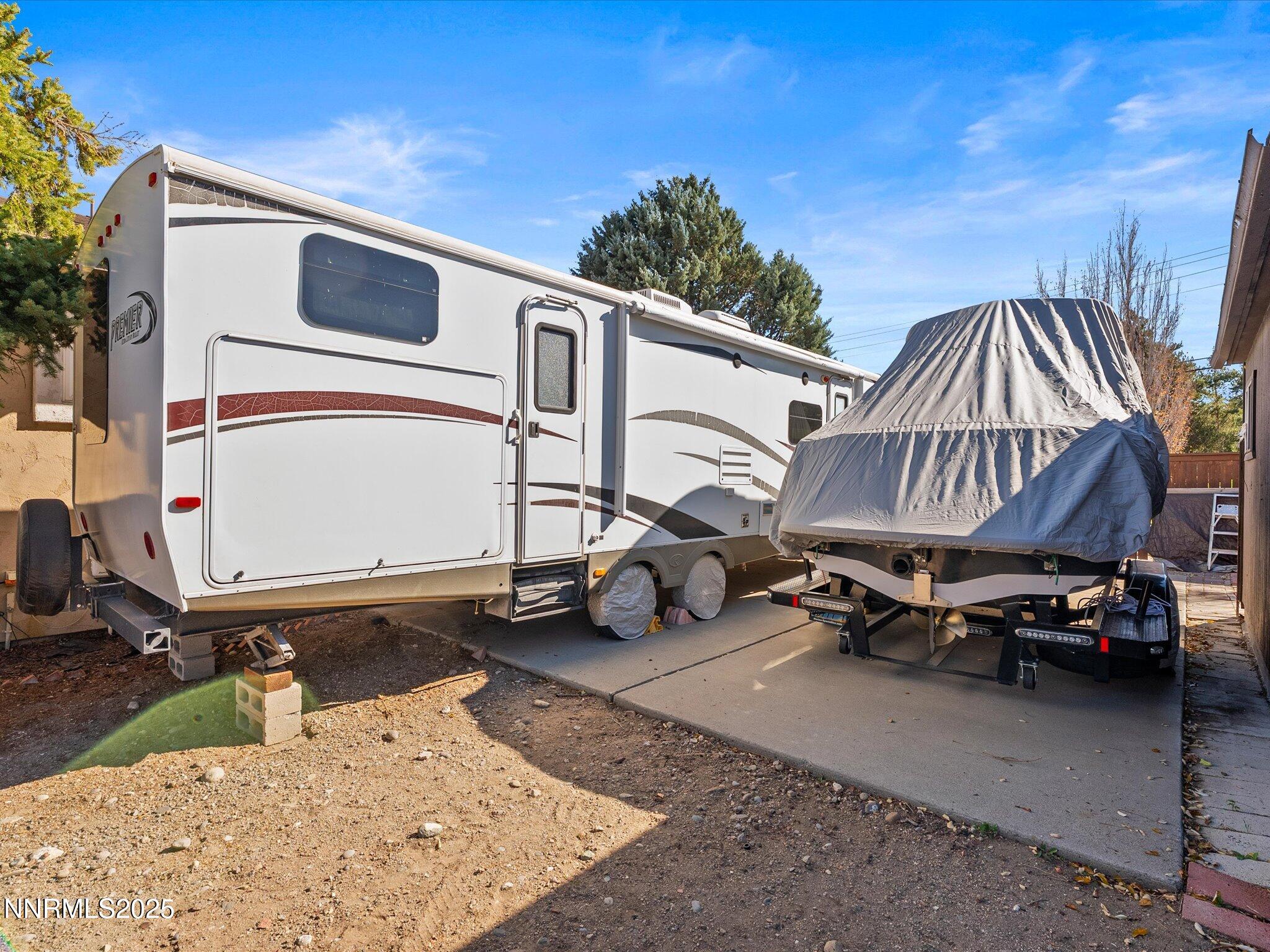 081-4515 Canyon Dr-183