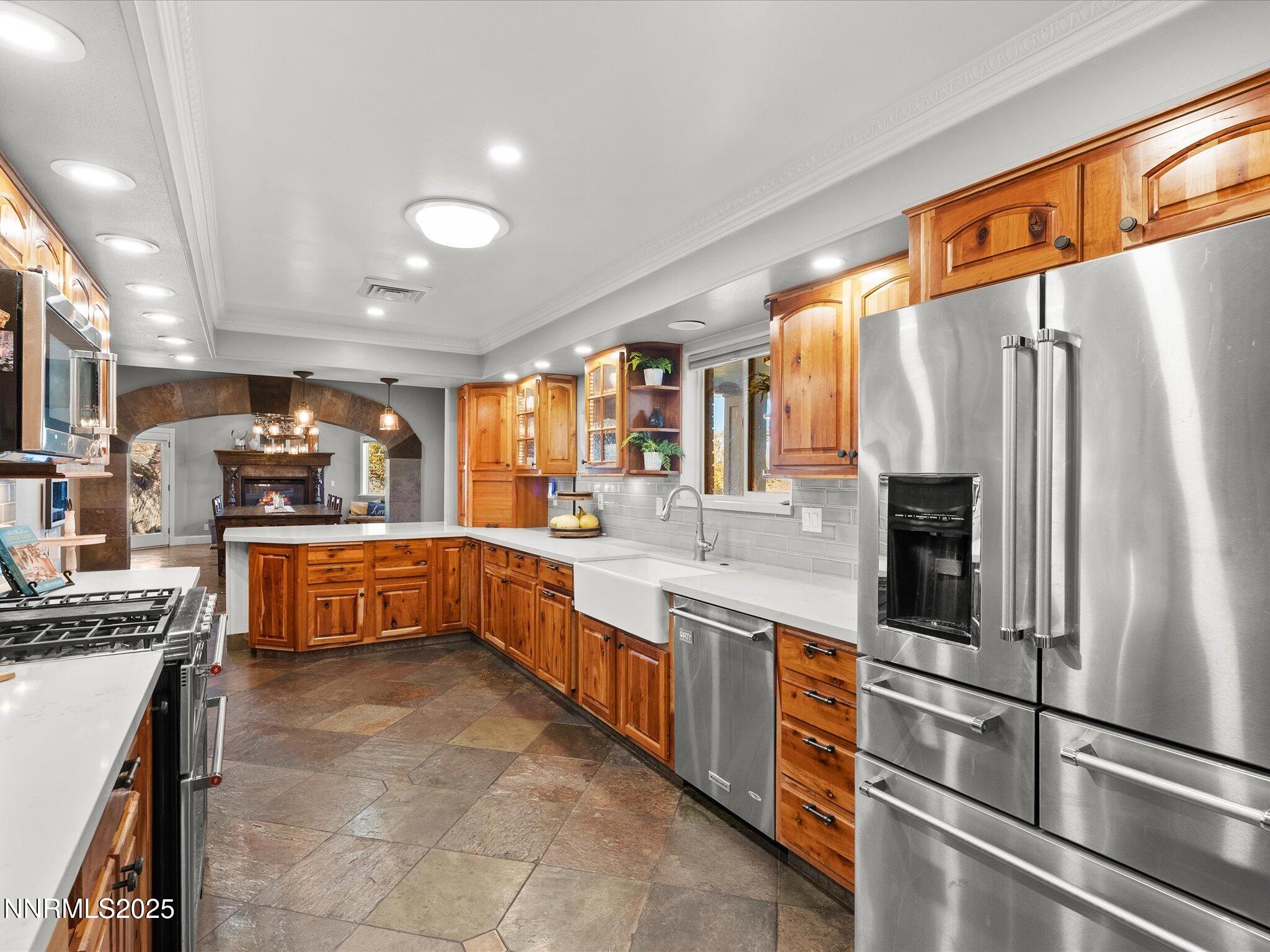 021-4515 Canyon Dr-123