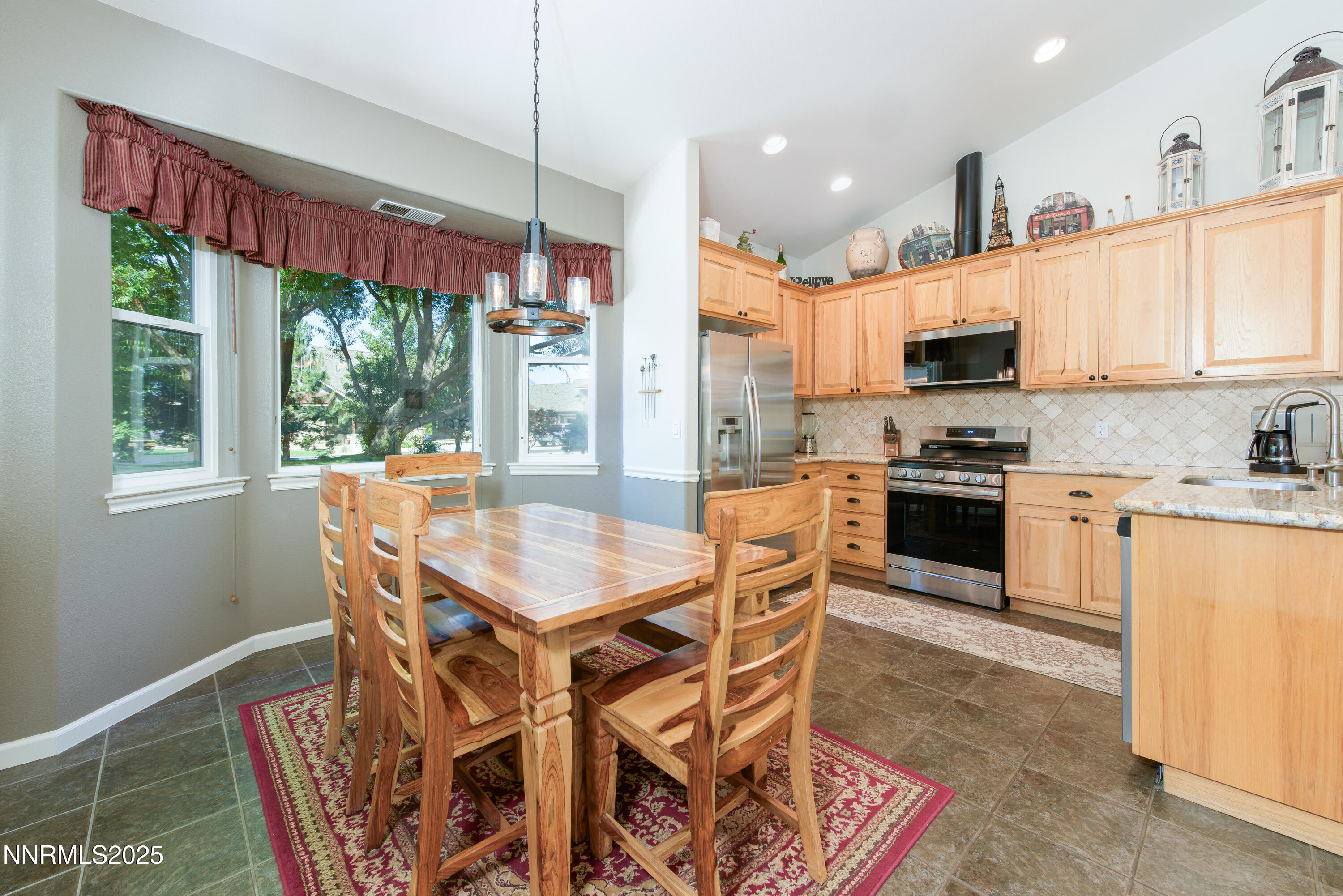 949 Heavenly View Ct-11