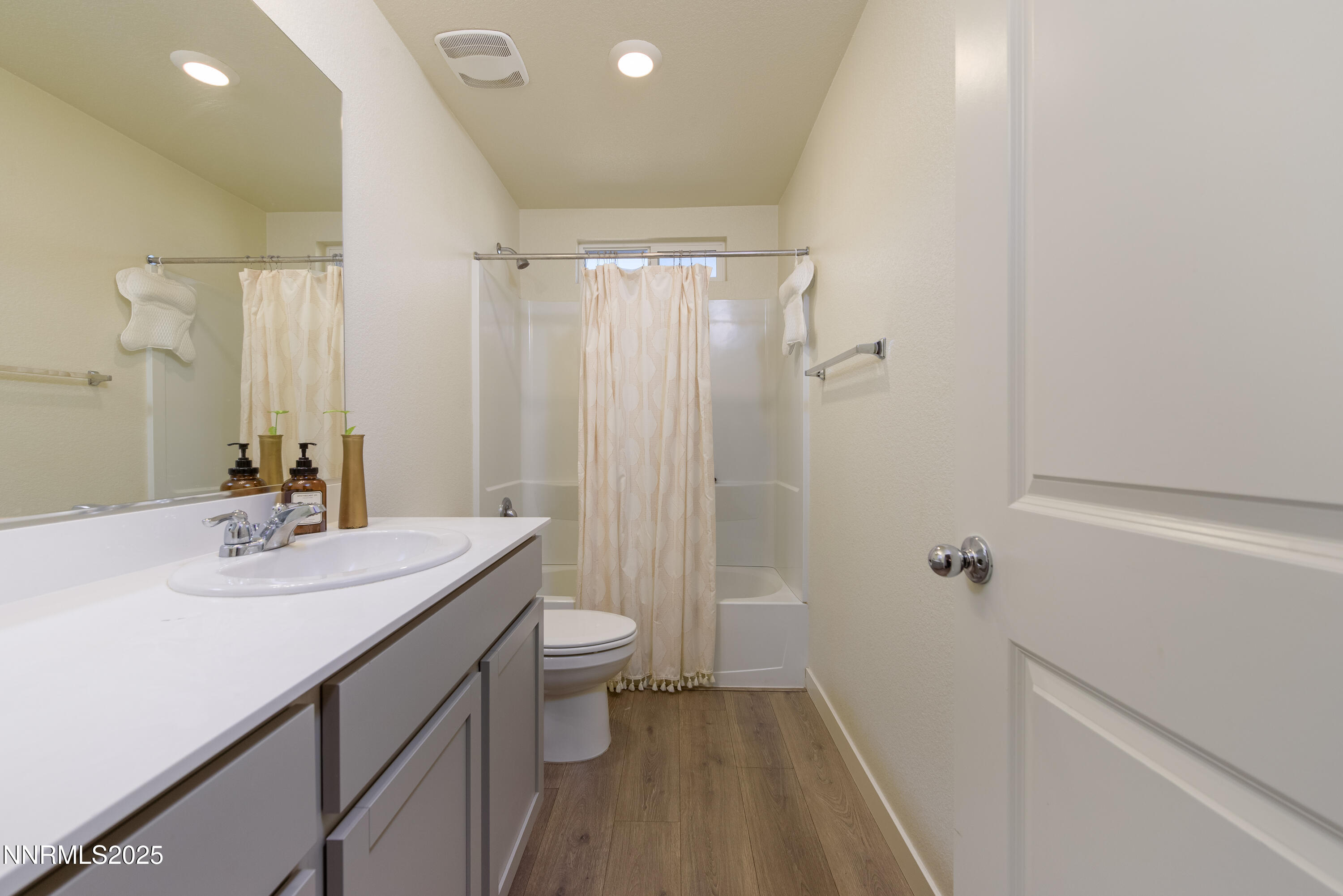 8838 Wolf Moon Dr-15