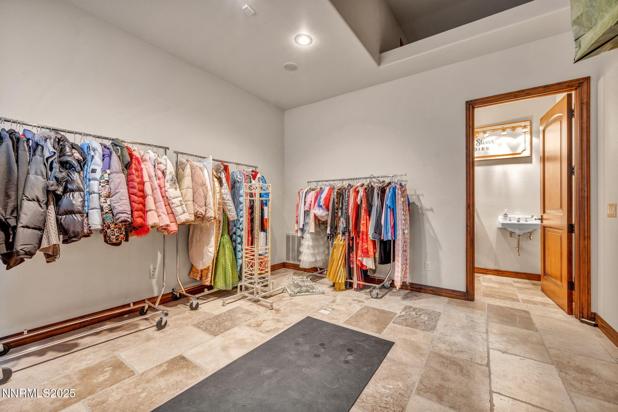 92-web-or-mls-3820-frost-ln