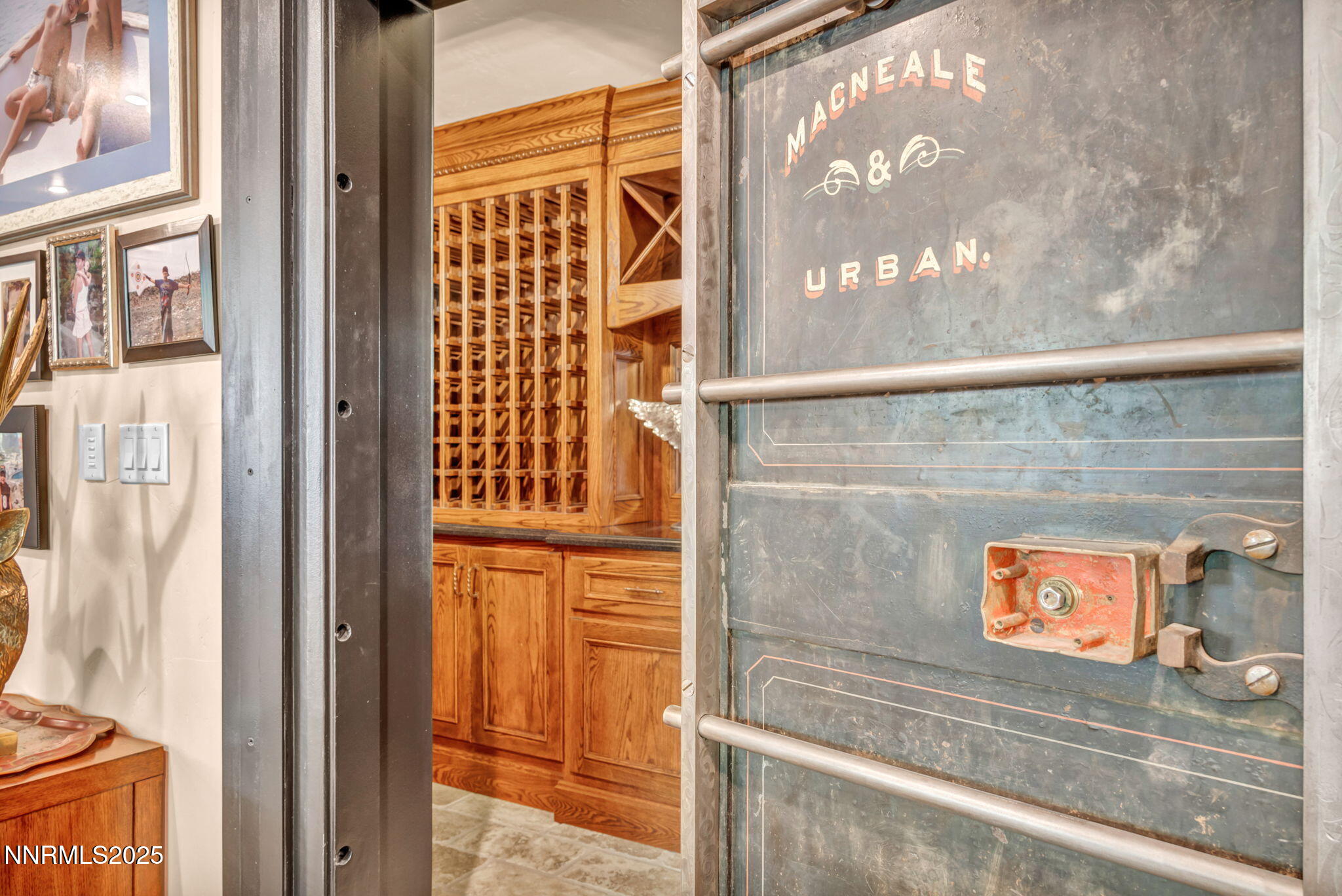 69-web-or-mls-3820-frost-ln