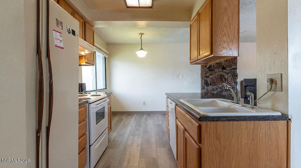 Photo of 800 Jamaica Avenue #APT 4, Reno, NV 89502 (MLS # 260001152)