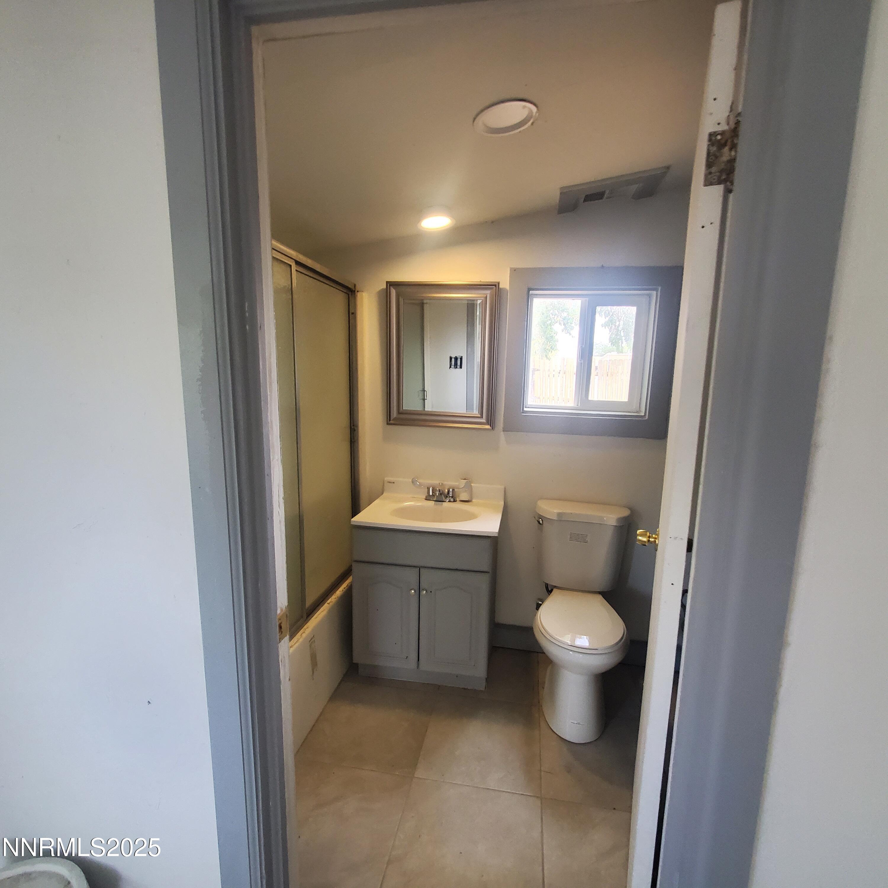 742 D bathroom 1