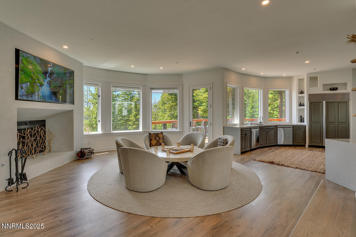 949 Fairview Blvd Incline-large-013-039-