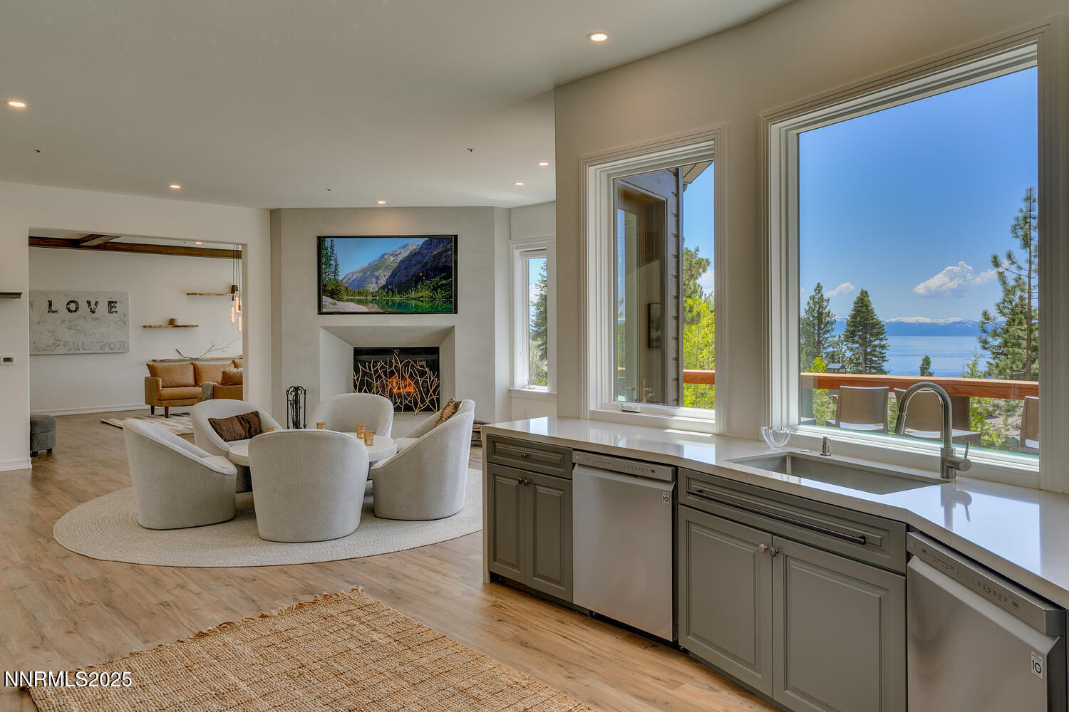 949 Fairview Blvd Incline-large-019-003-