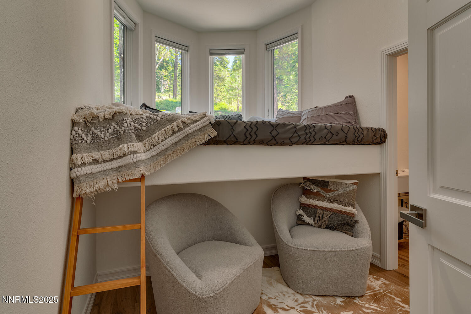 949 Fairview Blvd Incline-large-035-024-