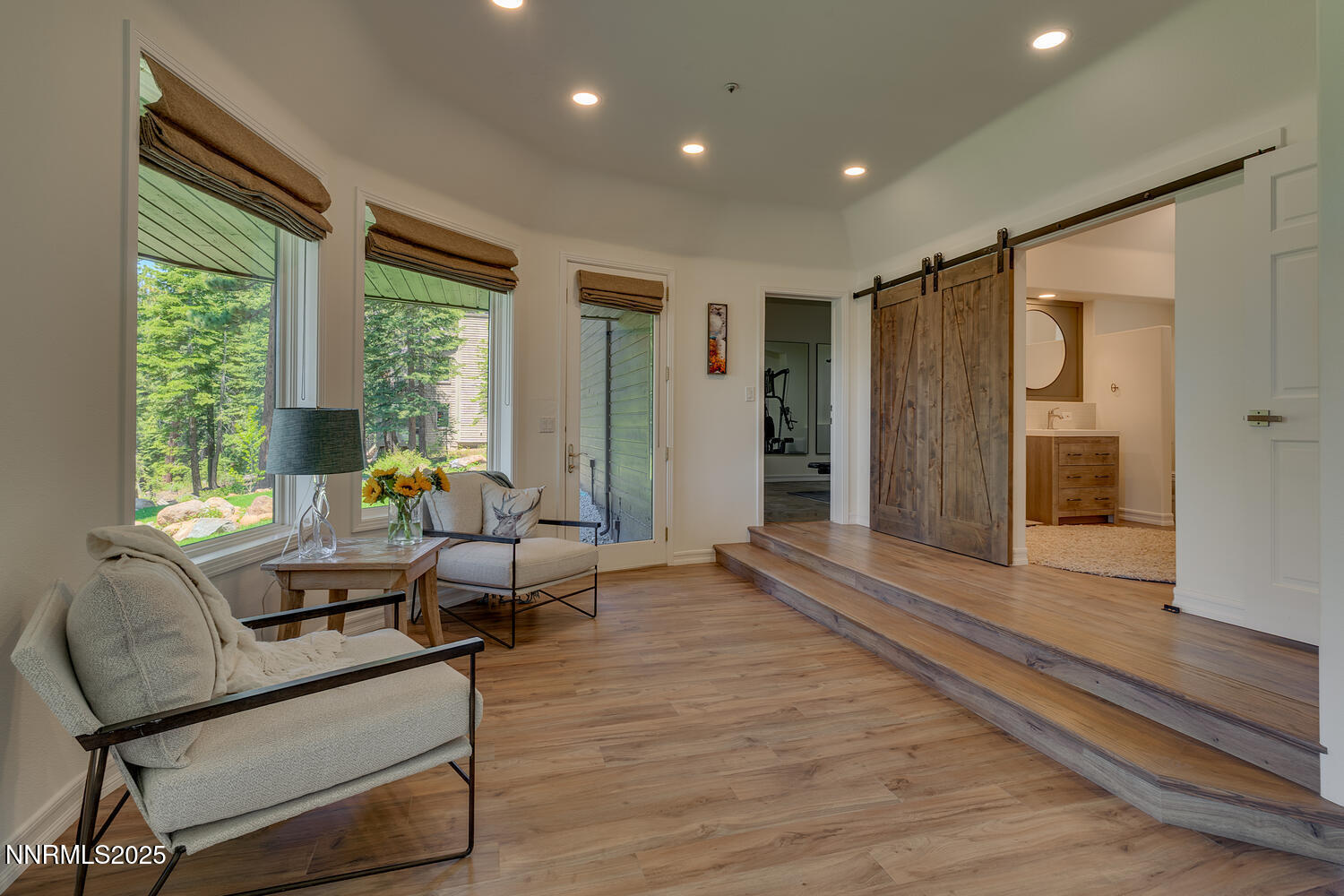 949 Fairview Blvd Incline-large-040-016-